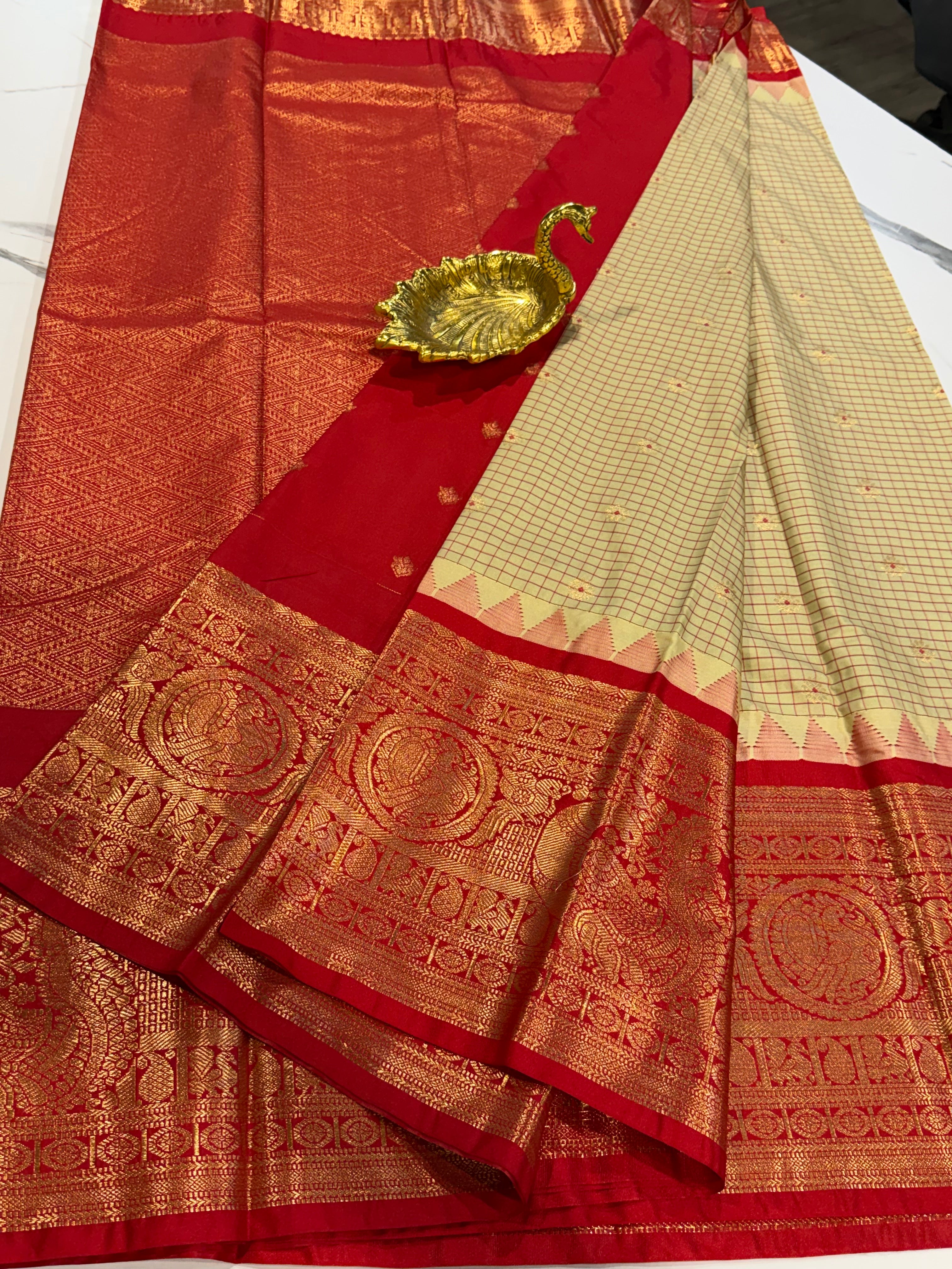 VG2 lite green & Red semi Gadwal saree