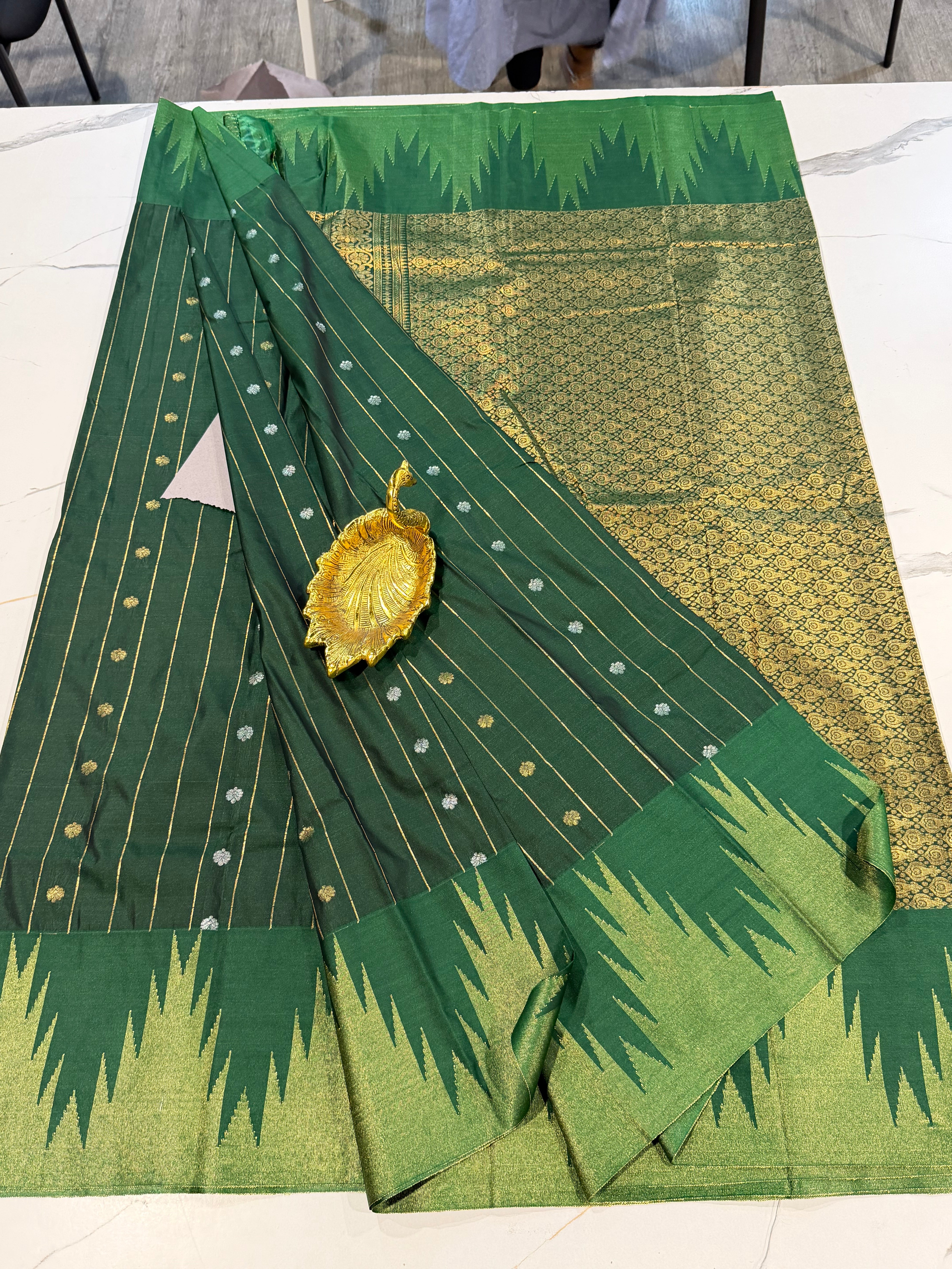 TT- 2899 Green temple Gadwal saree
