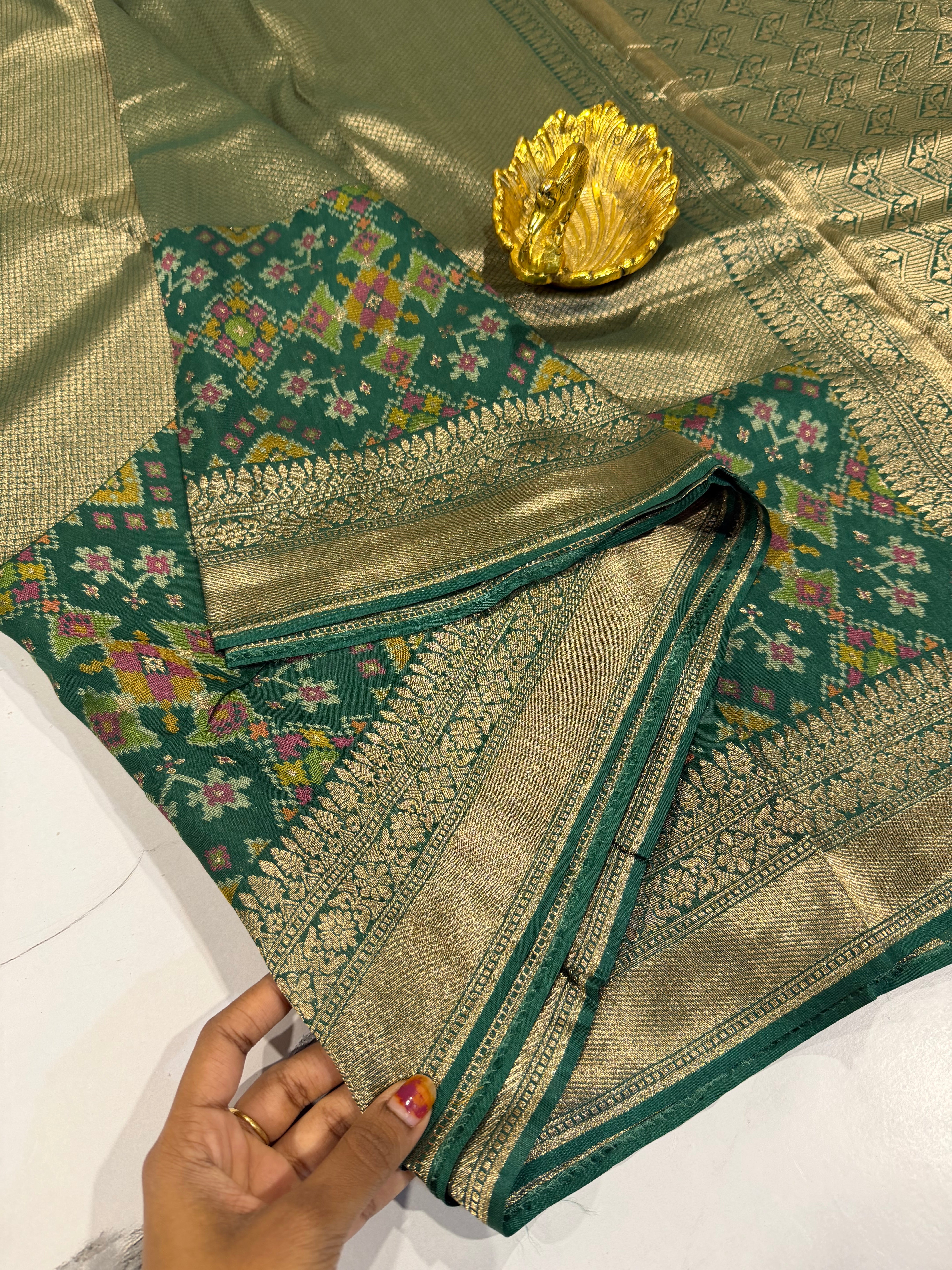 P-5400 dark green colour tissue Patola saree