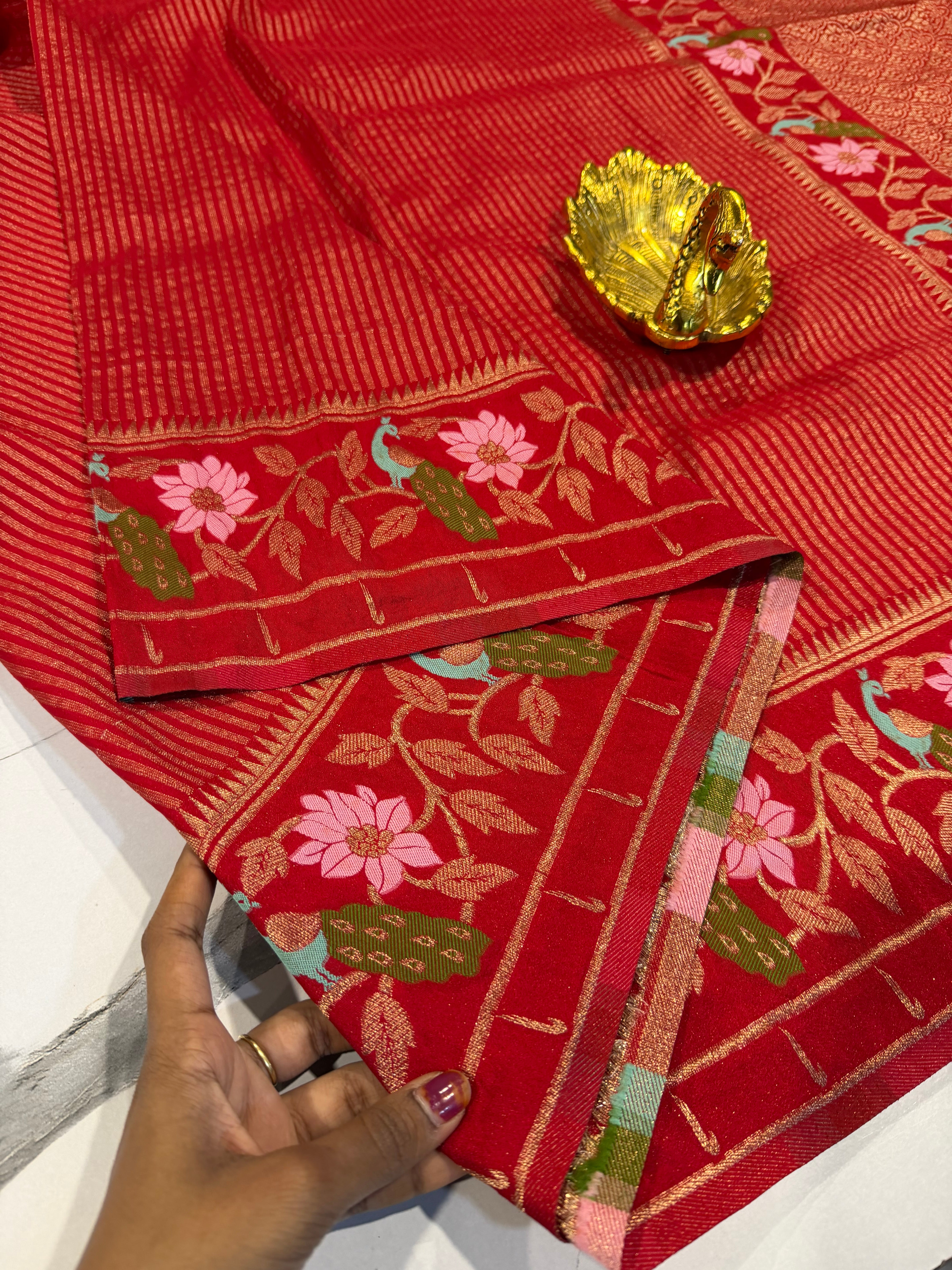 Gv-1950 Red Banaras green mango saree