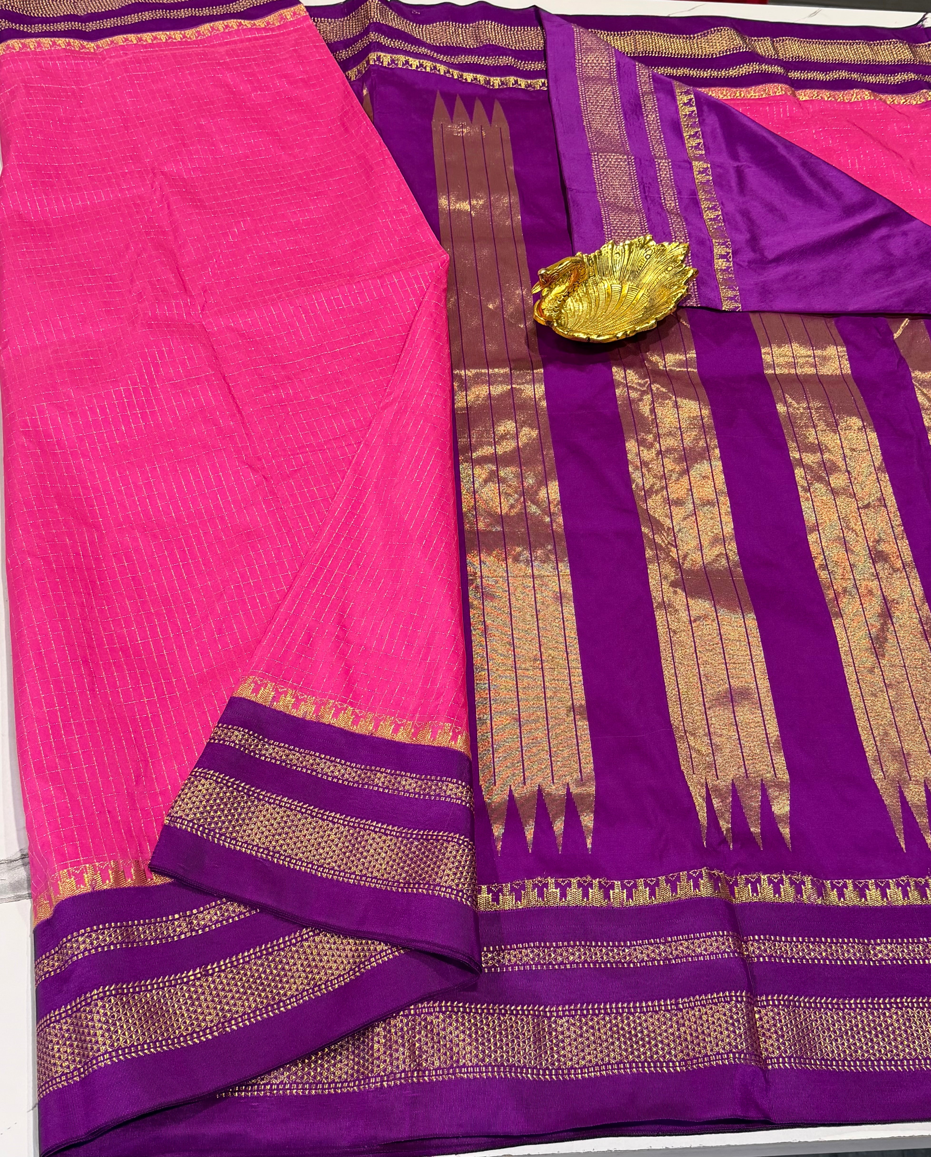LD-NG25
 pink and purple border saree
