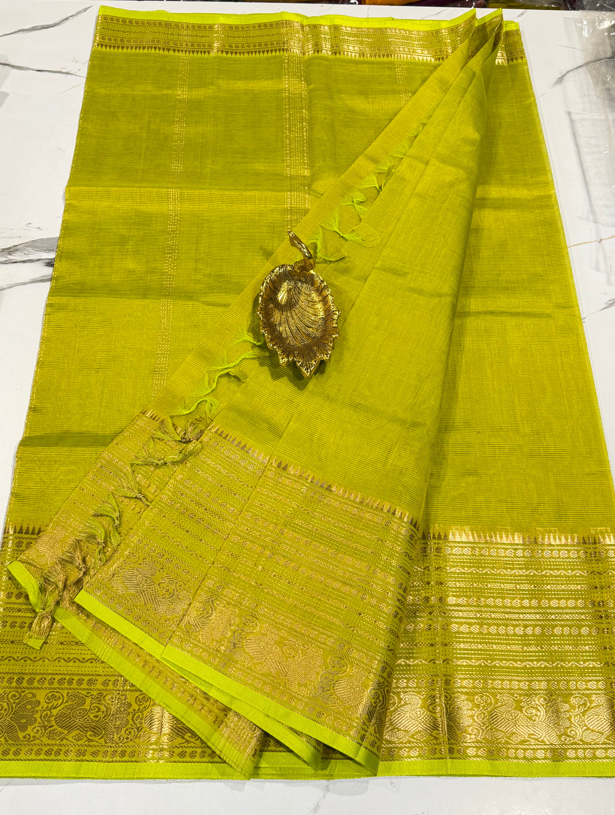 Red-3999 parrot green Pure Handloom Mangalagiri Pattu saree