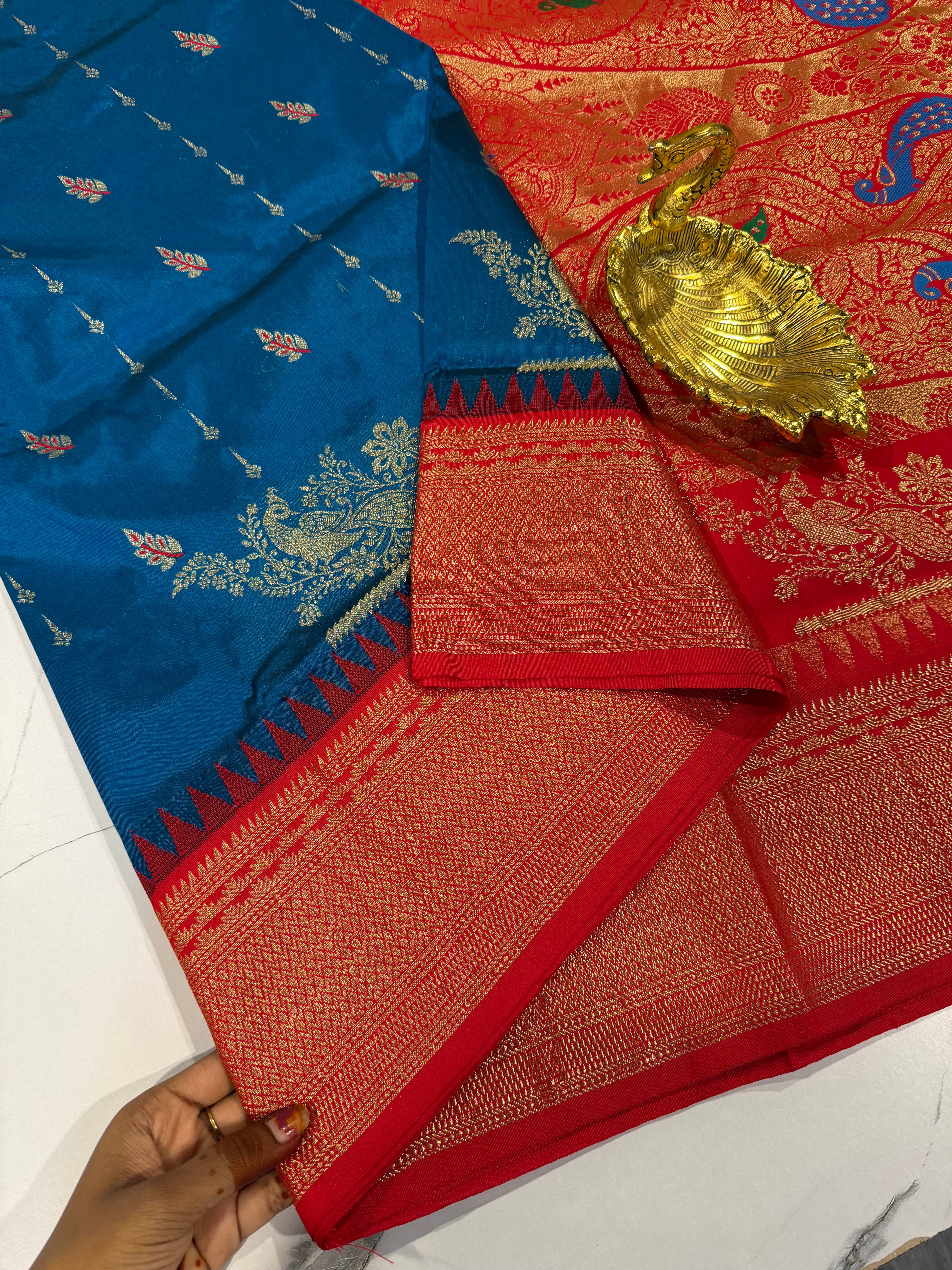 LD-NL35 semi narayanpet pattu krishna blue and red border saree