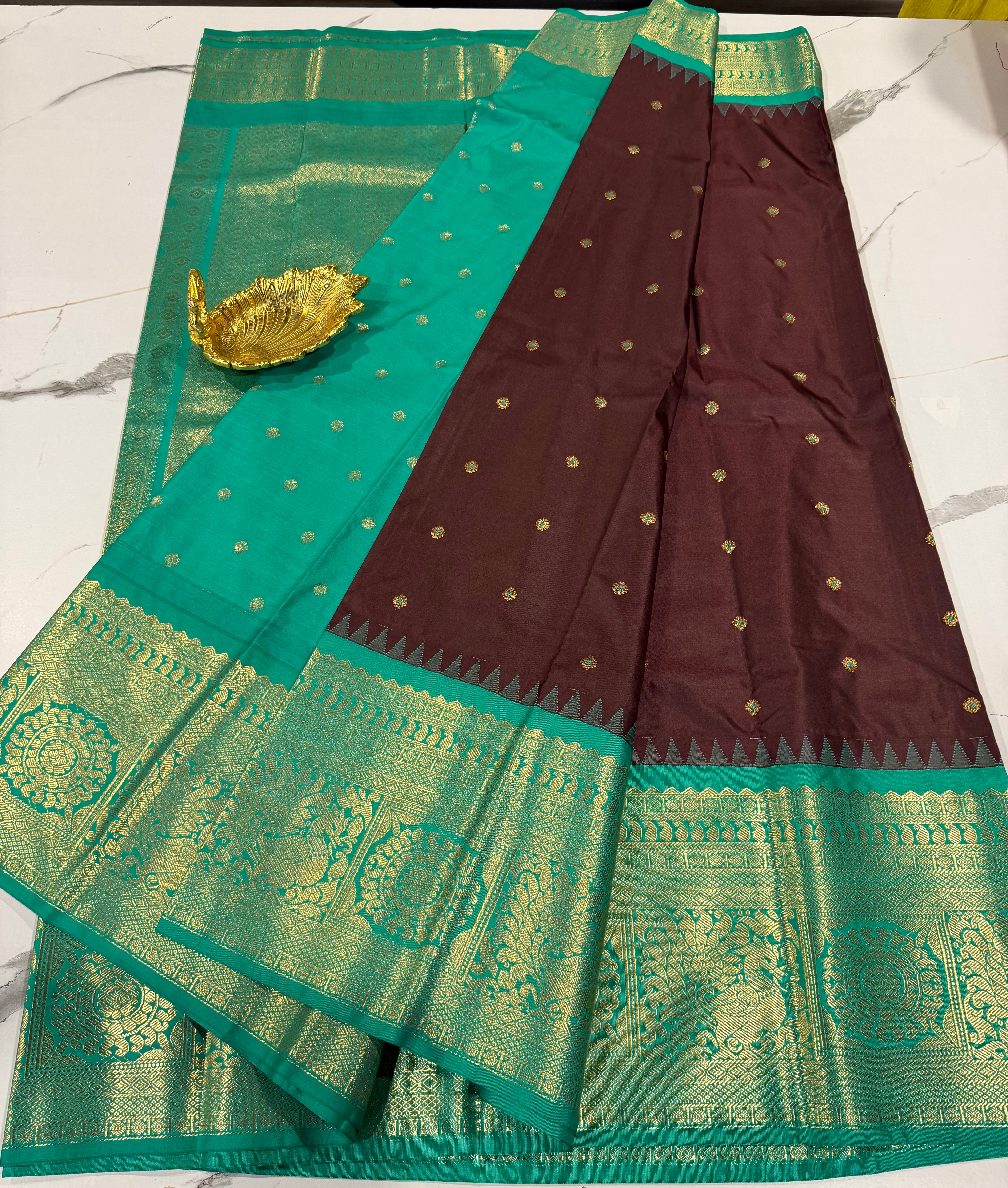 VG2 semi gadwal brown and green border saree