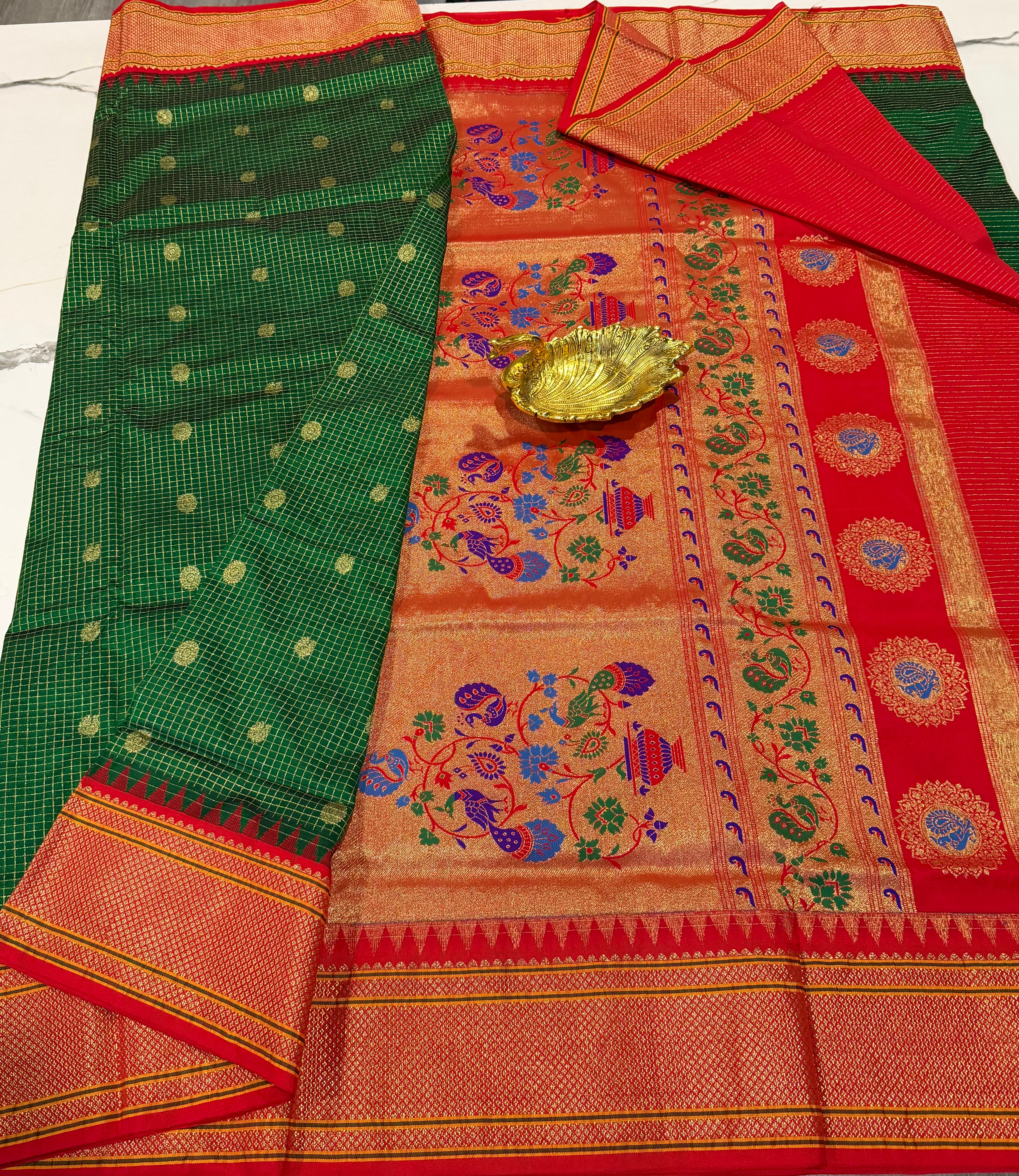 LD-SN35 pachi green and red border saree
