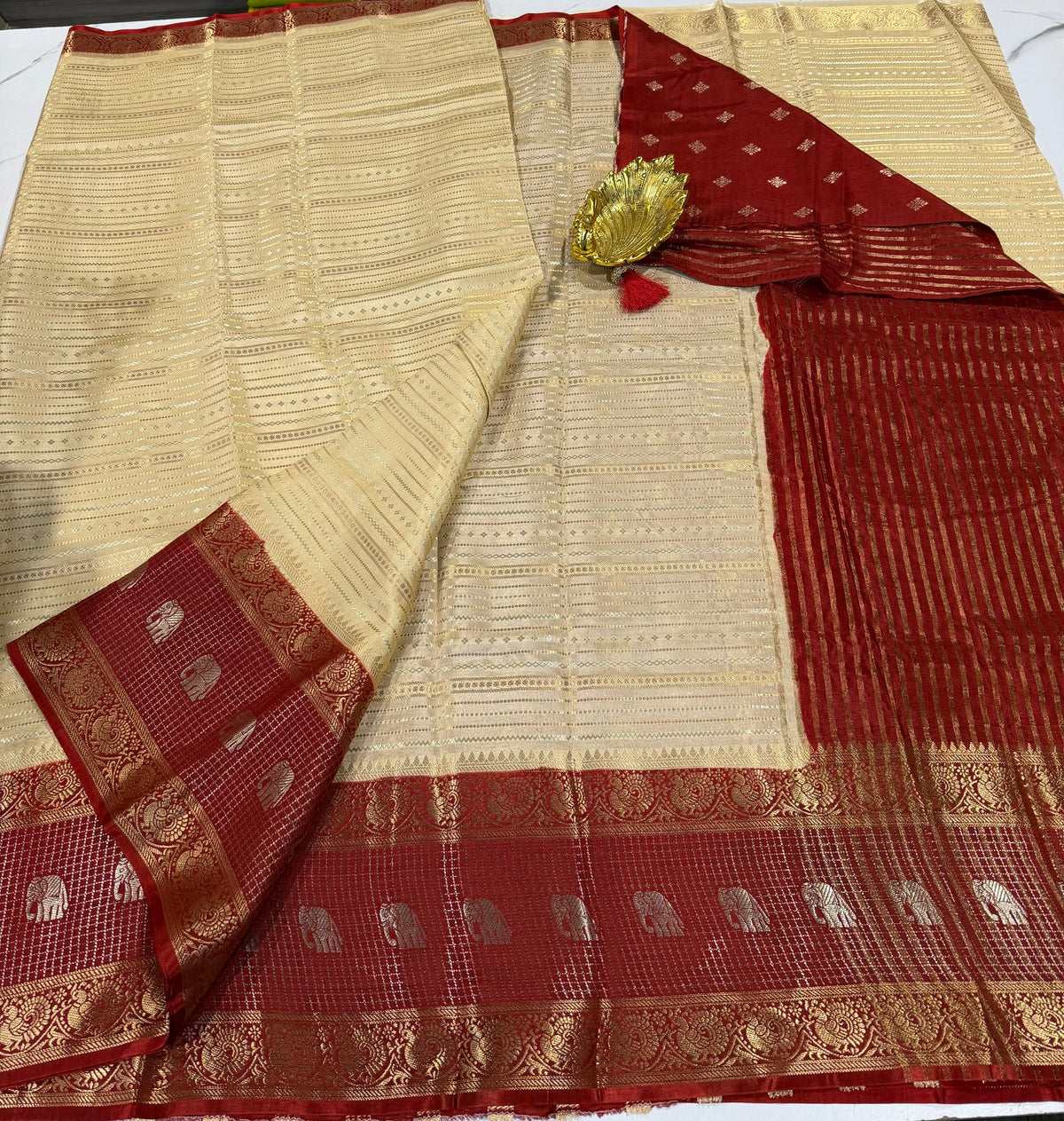 V-2100 cream  n maroon banaras vintage Kanchi horizontal lines saree