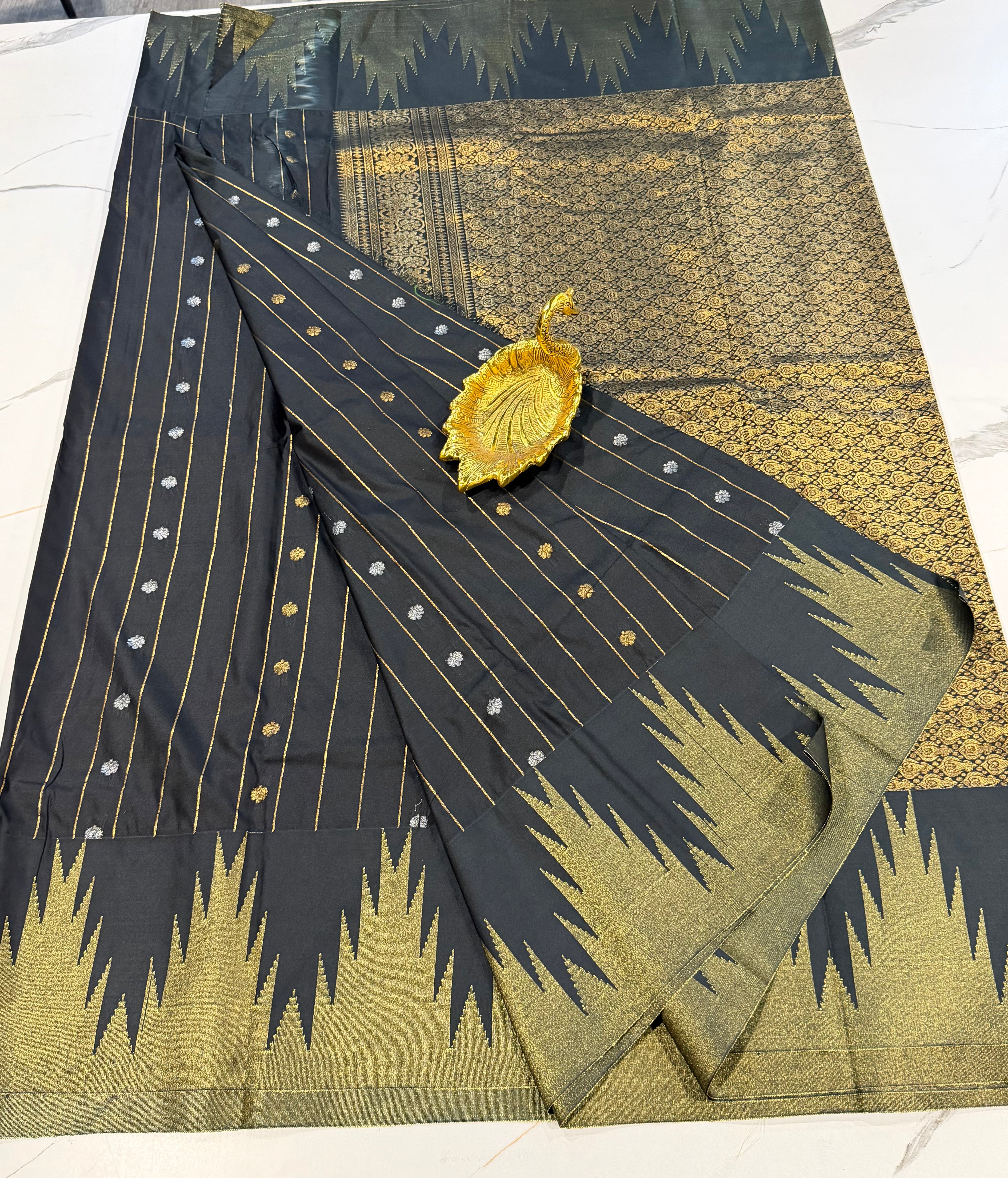 TT- 2899 Black temple Gadwal saree