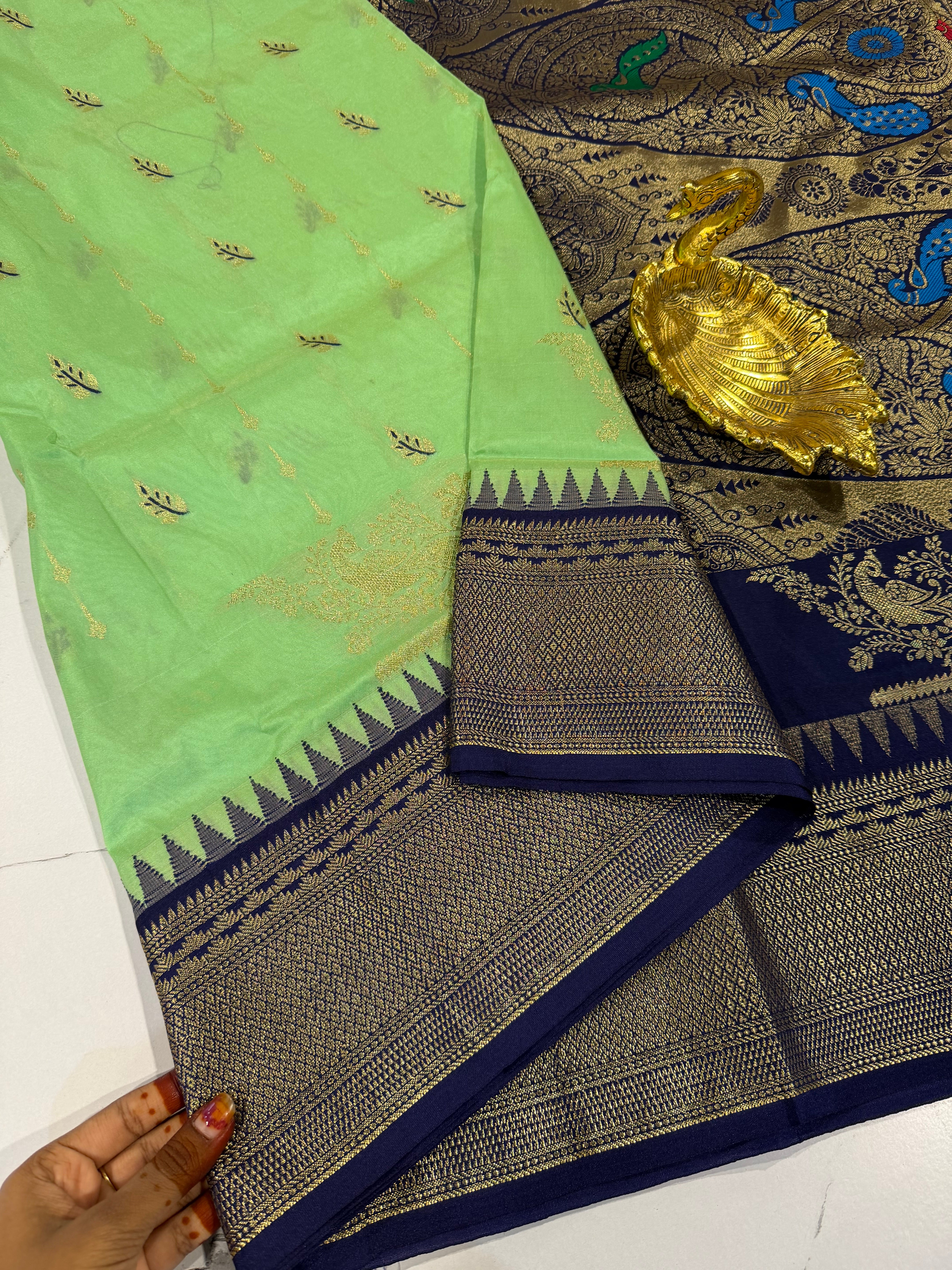 LD-NL35 semi narayanpet pattu pista green and navy blue border saree