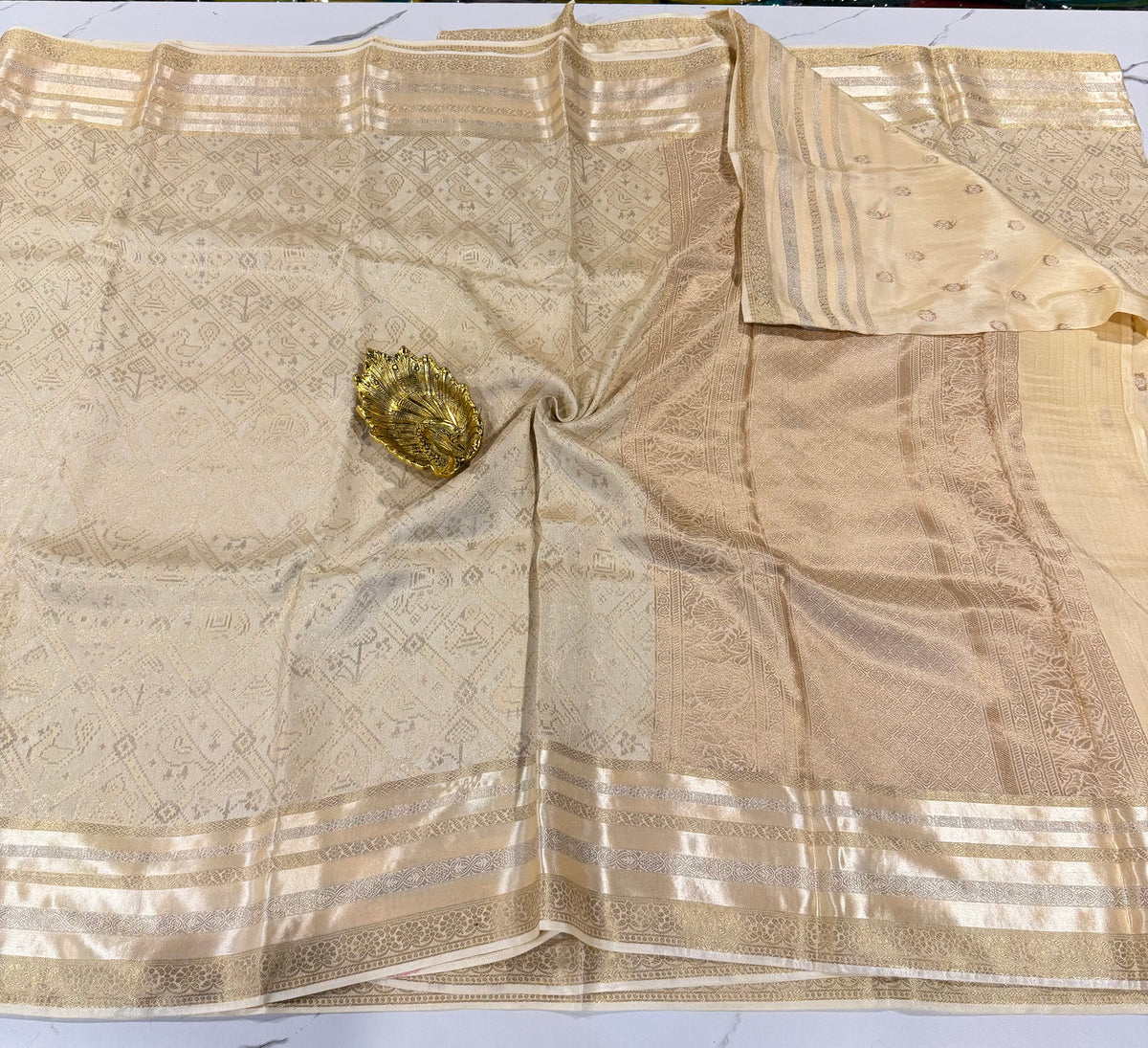 P-3599 Cream Rajkota moonga Patola saree