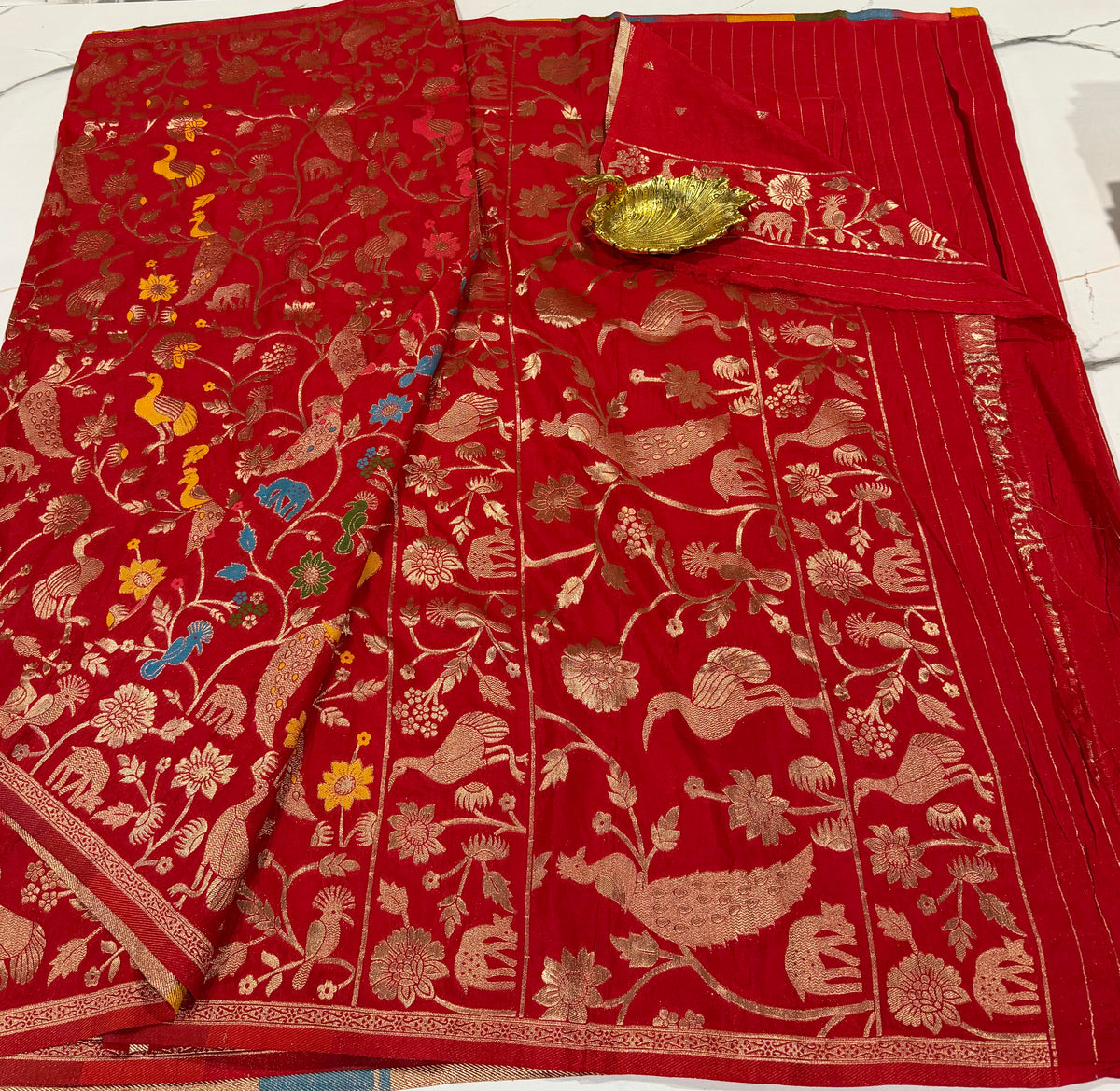 MV-1650 Red colour Munga crepe saree