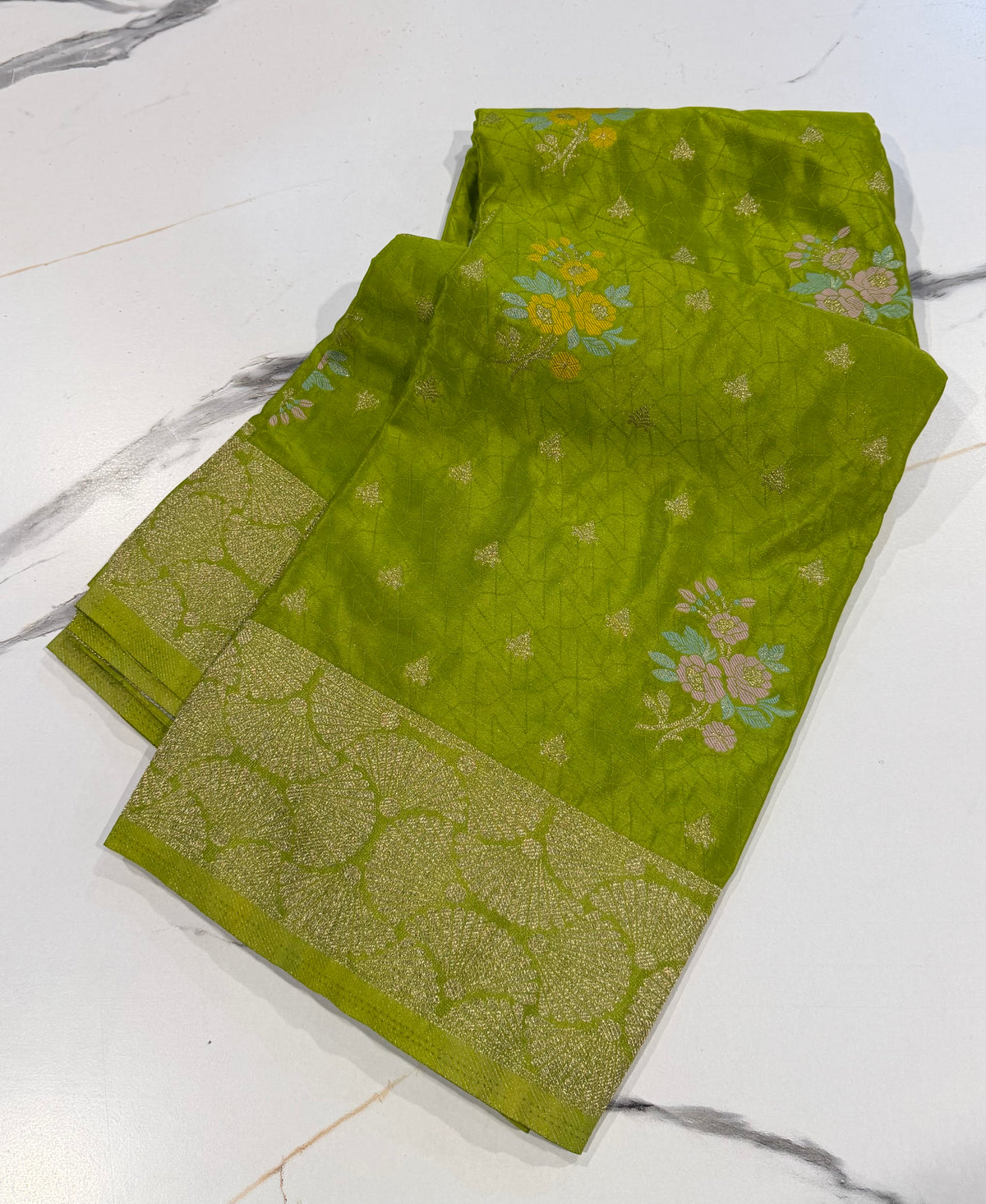 Bz-1850 parrot green benny crepe saree