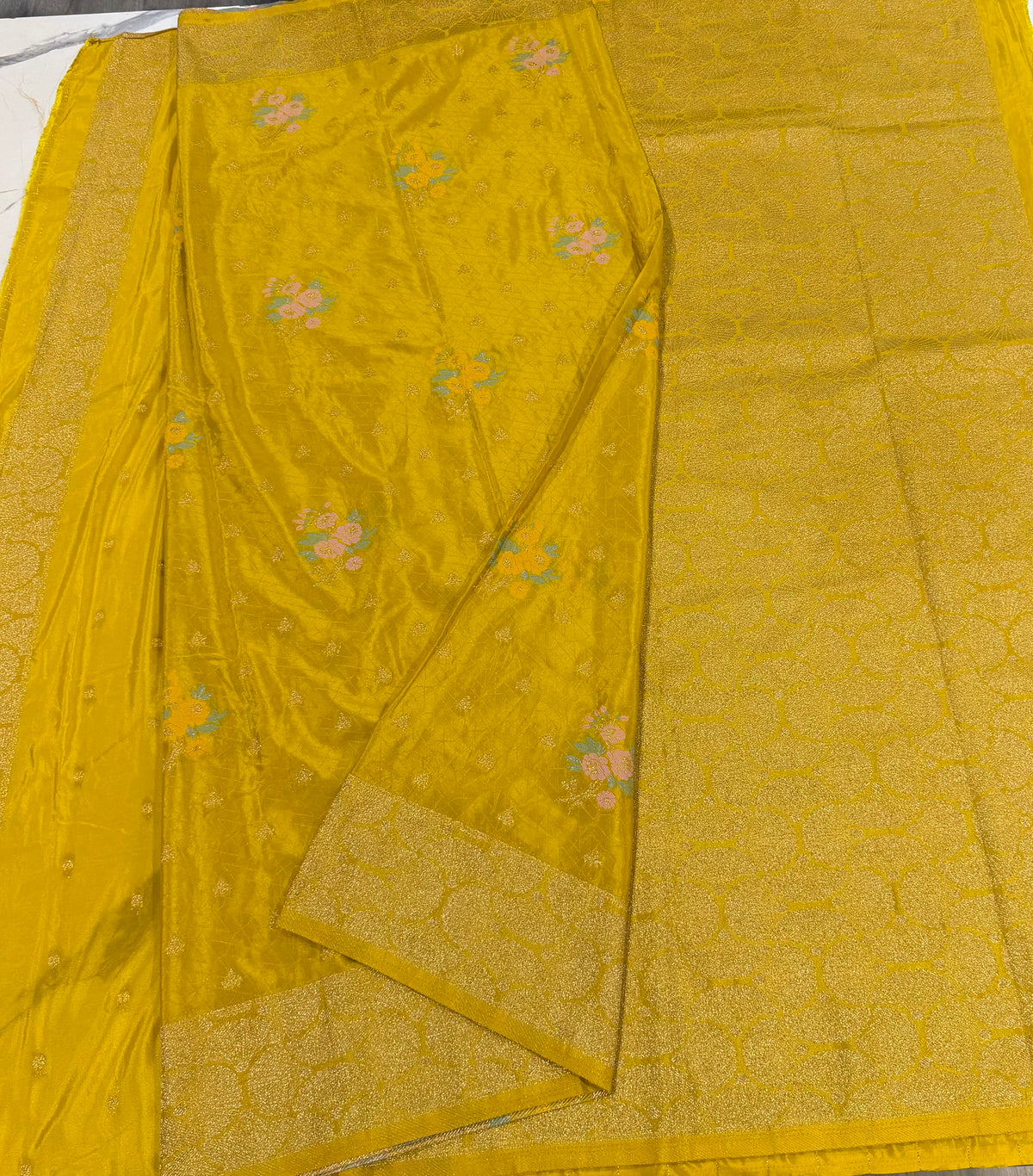 Bz-1850 sampangi benny crepe saree