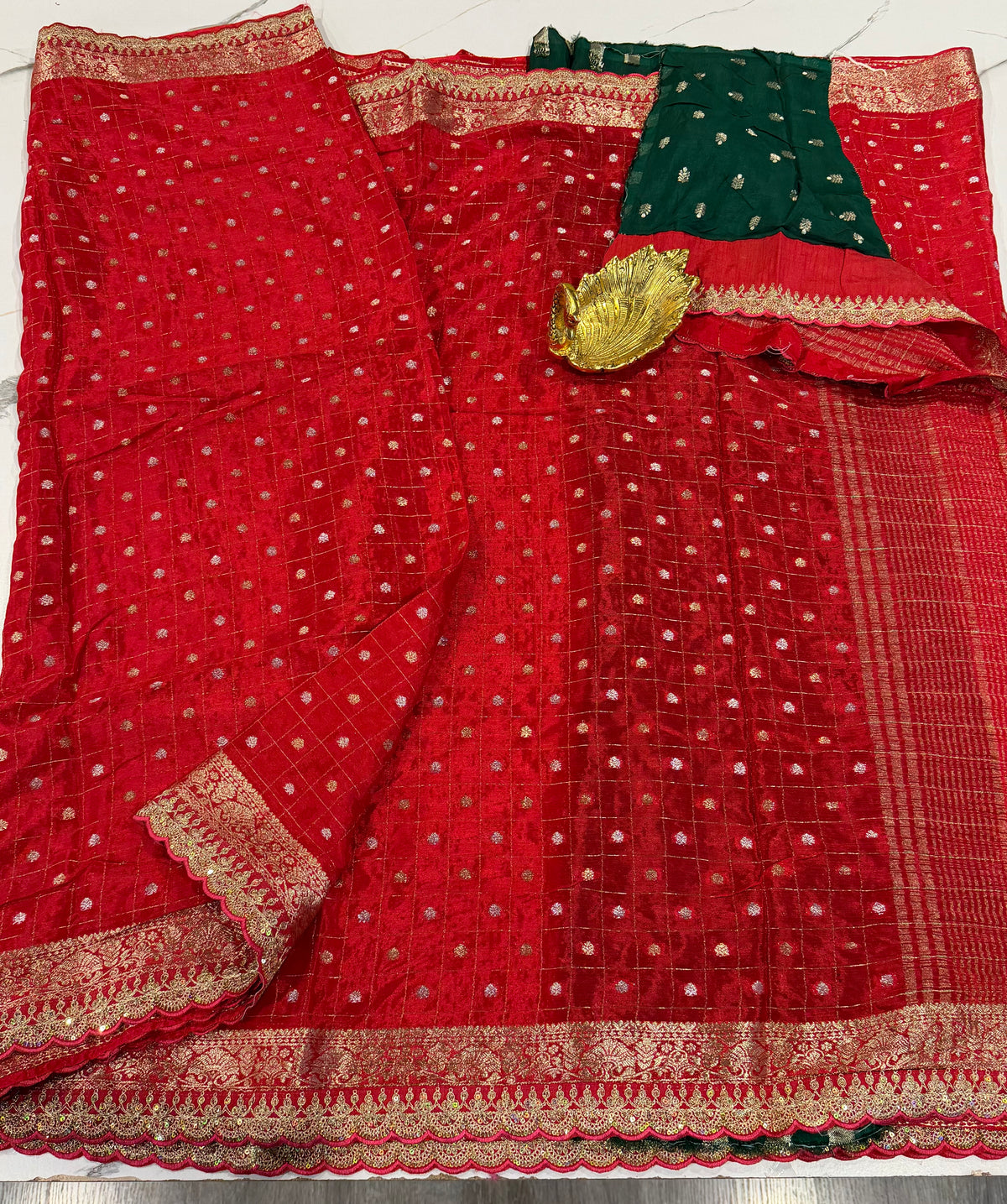 CS-2500 Red colour vintage mysore chinnon crepe scallop borders saree