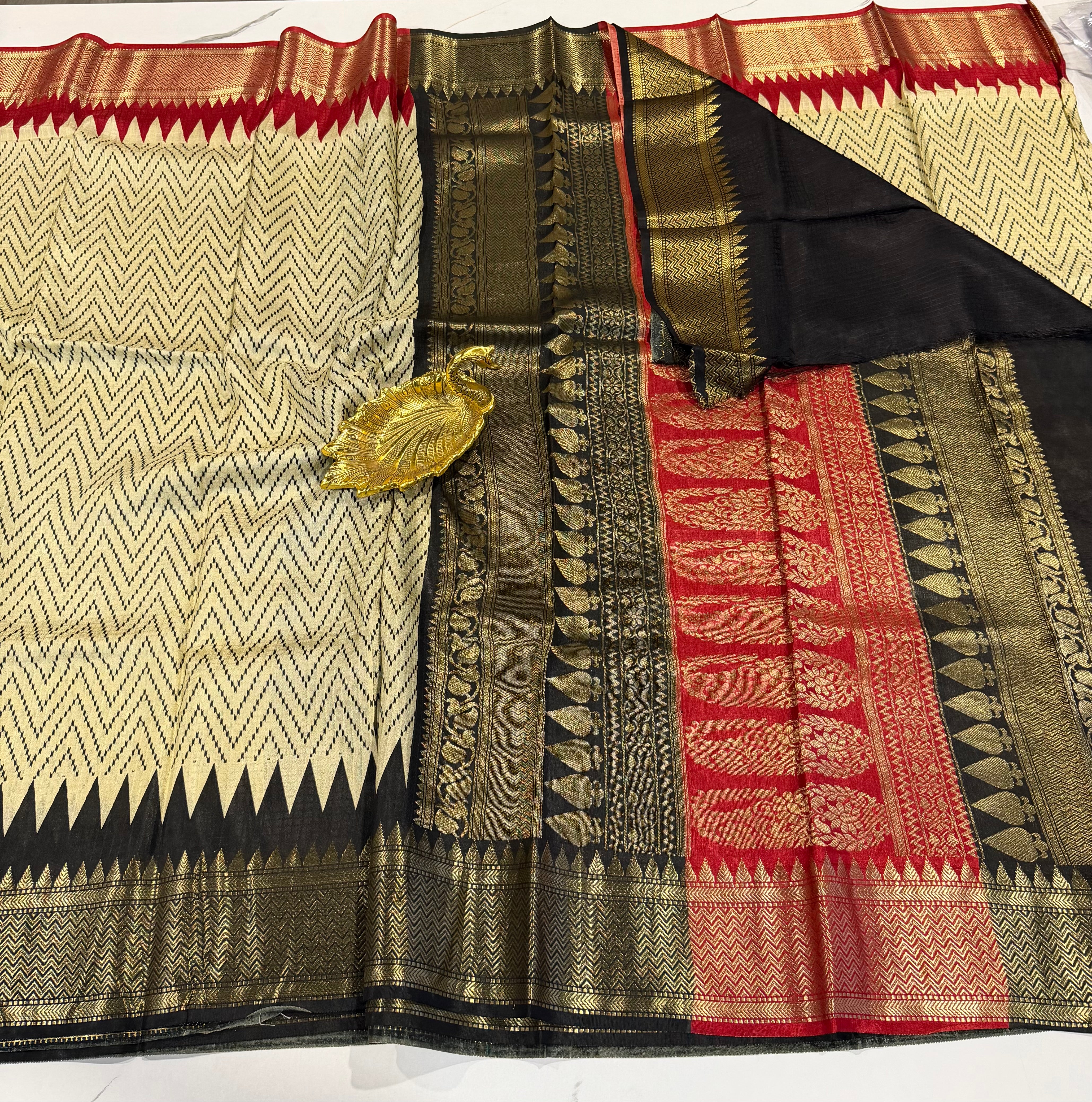 LD-2650 Ganga Jamuna saree