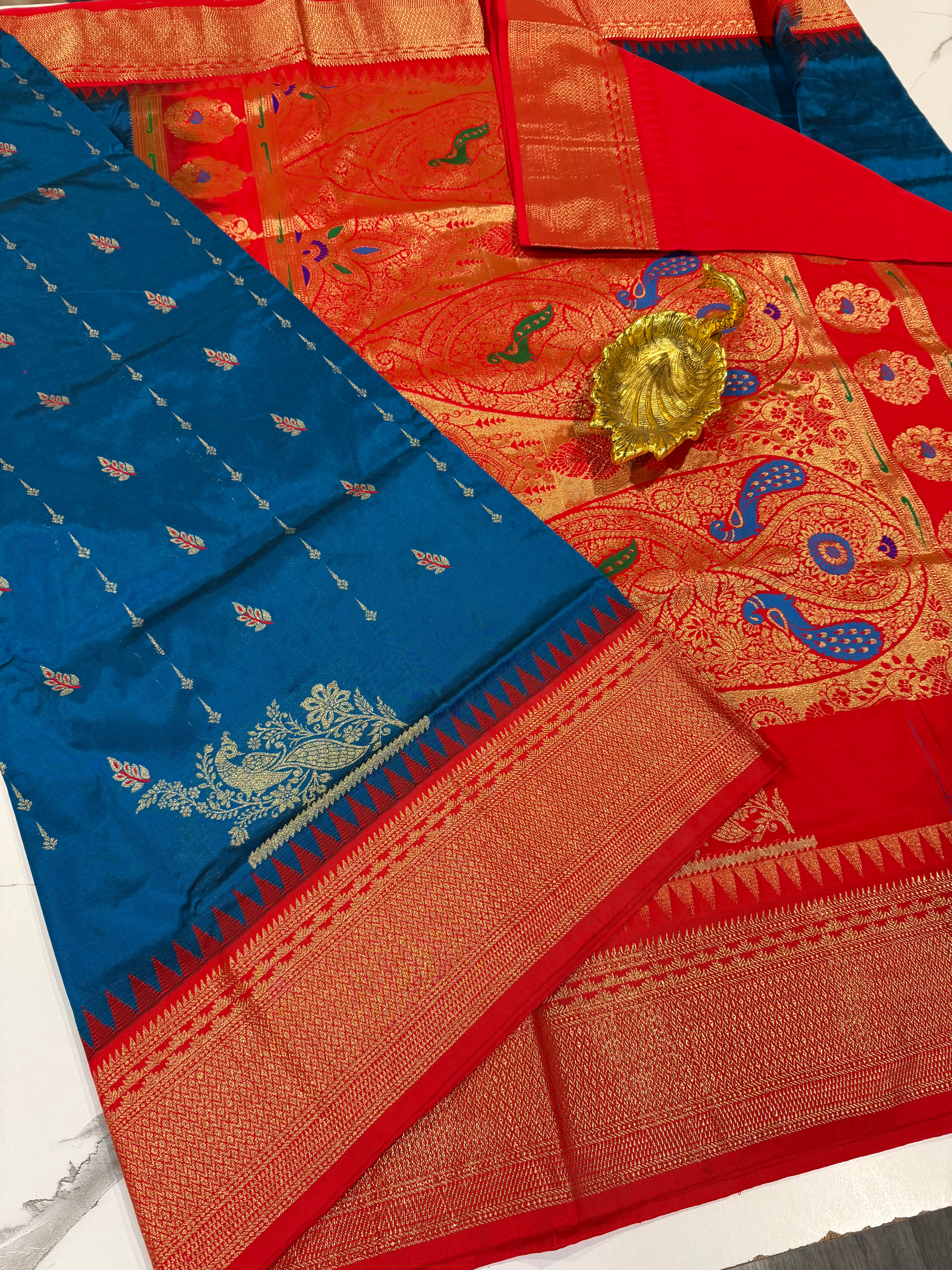 LD-NL35 semi narayanpet pattu krishna blue and red border saree