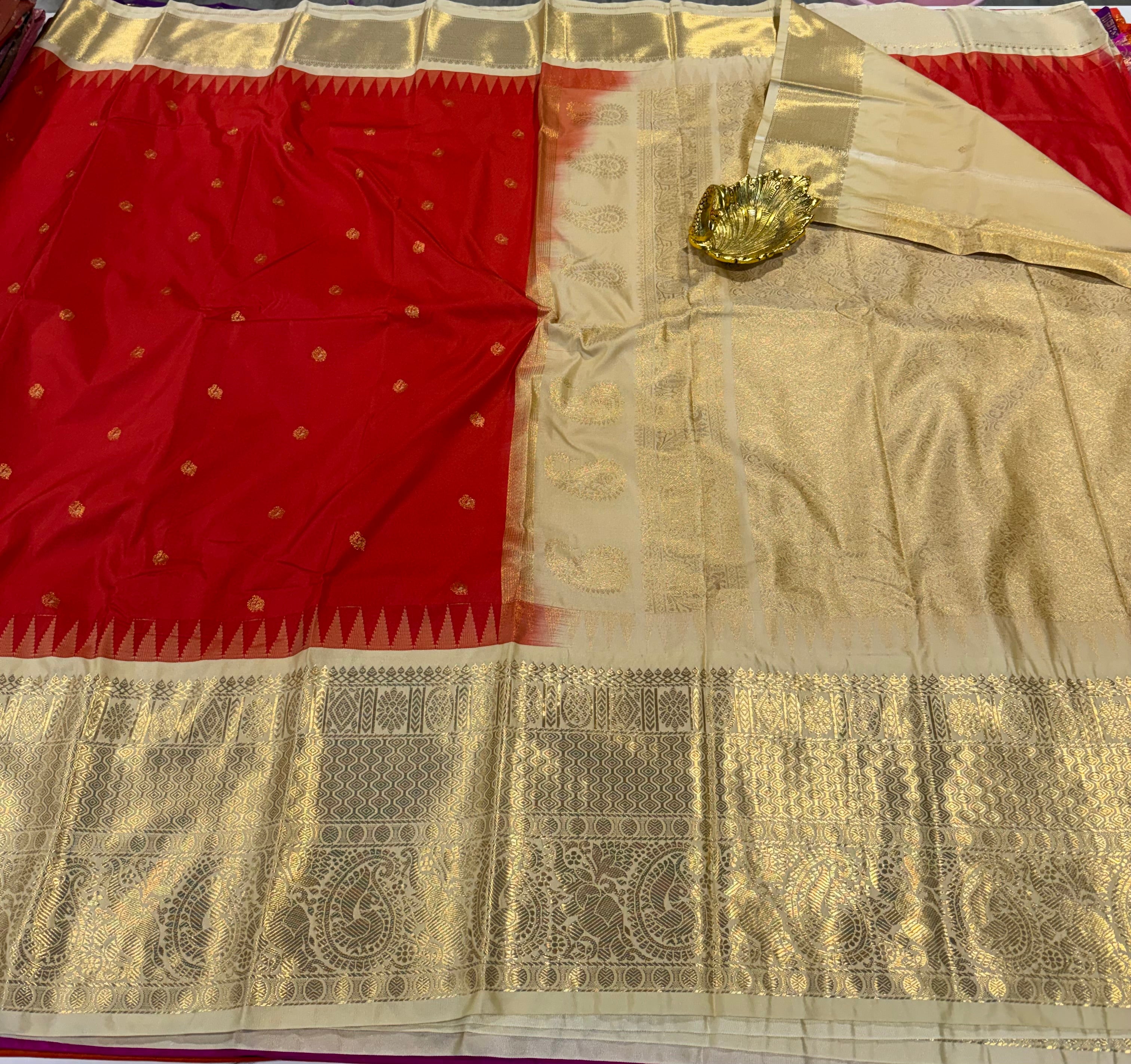 LD-G2299 vintage Semi Gadwal peachish pink and cream Border with butta saree