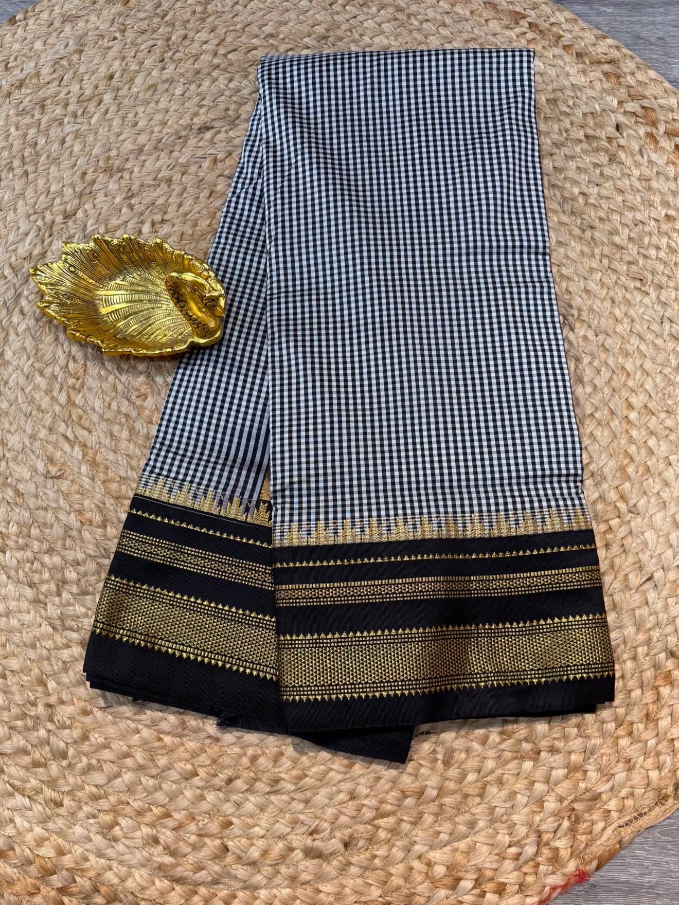LD-N22 Narayanpet Checks Semi black n white with black border
