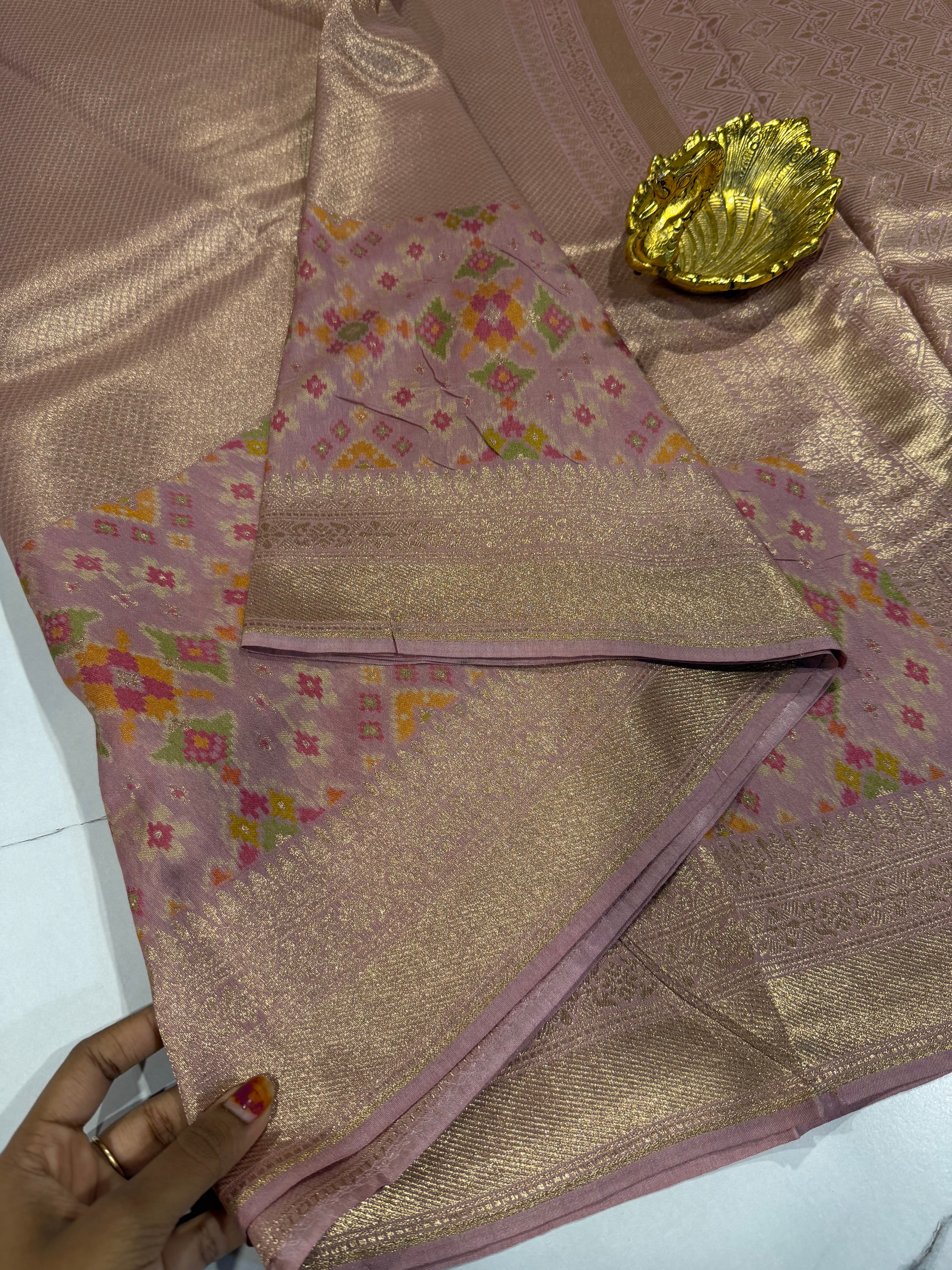 P-5400onion pink colour tissue Patola saree