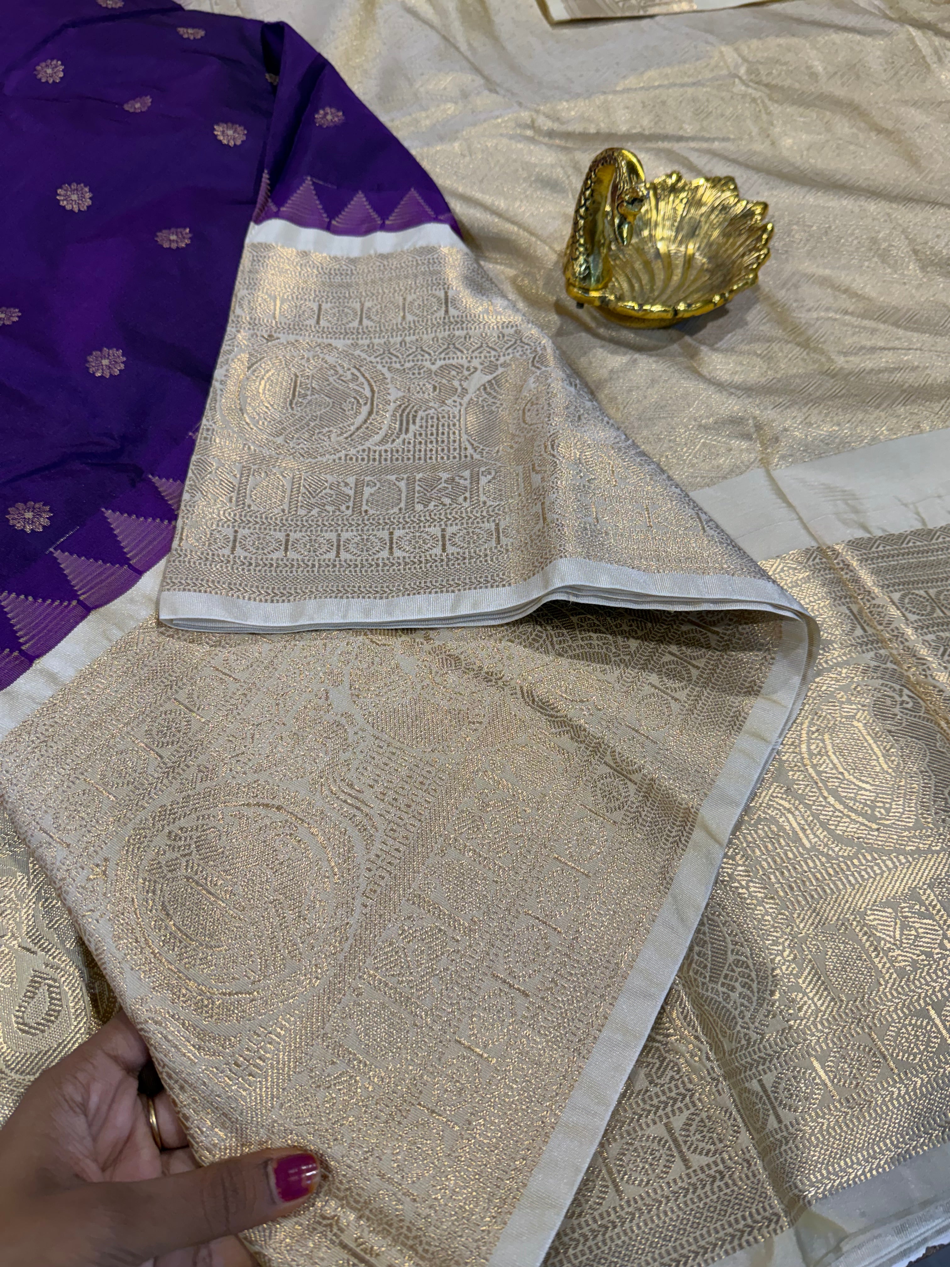 LD-G2299 vintage Semi Gadwal wine and cream Border with butta saree