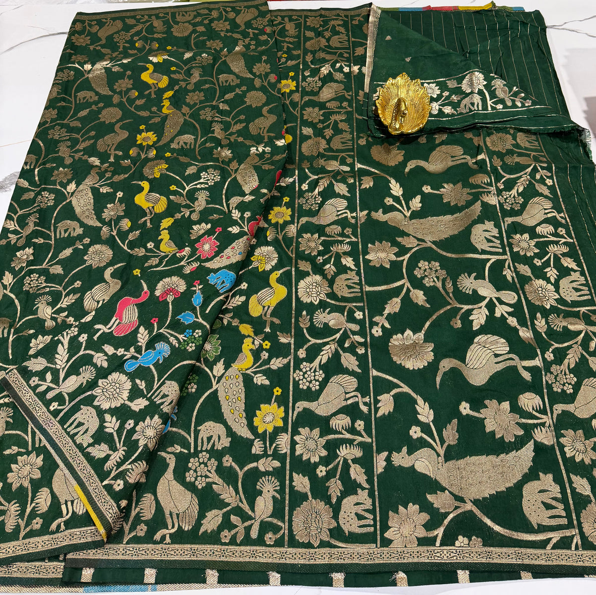 MV-1650 Dark green colour Munga crepe saree