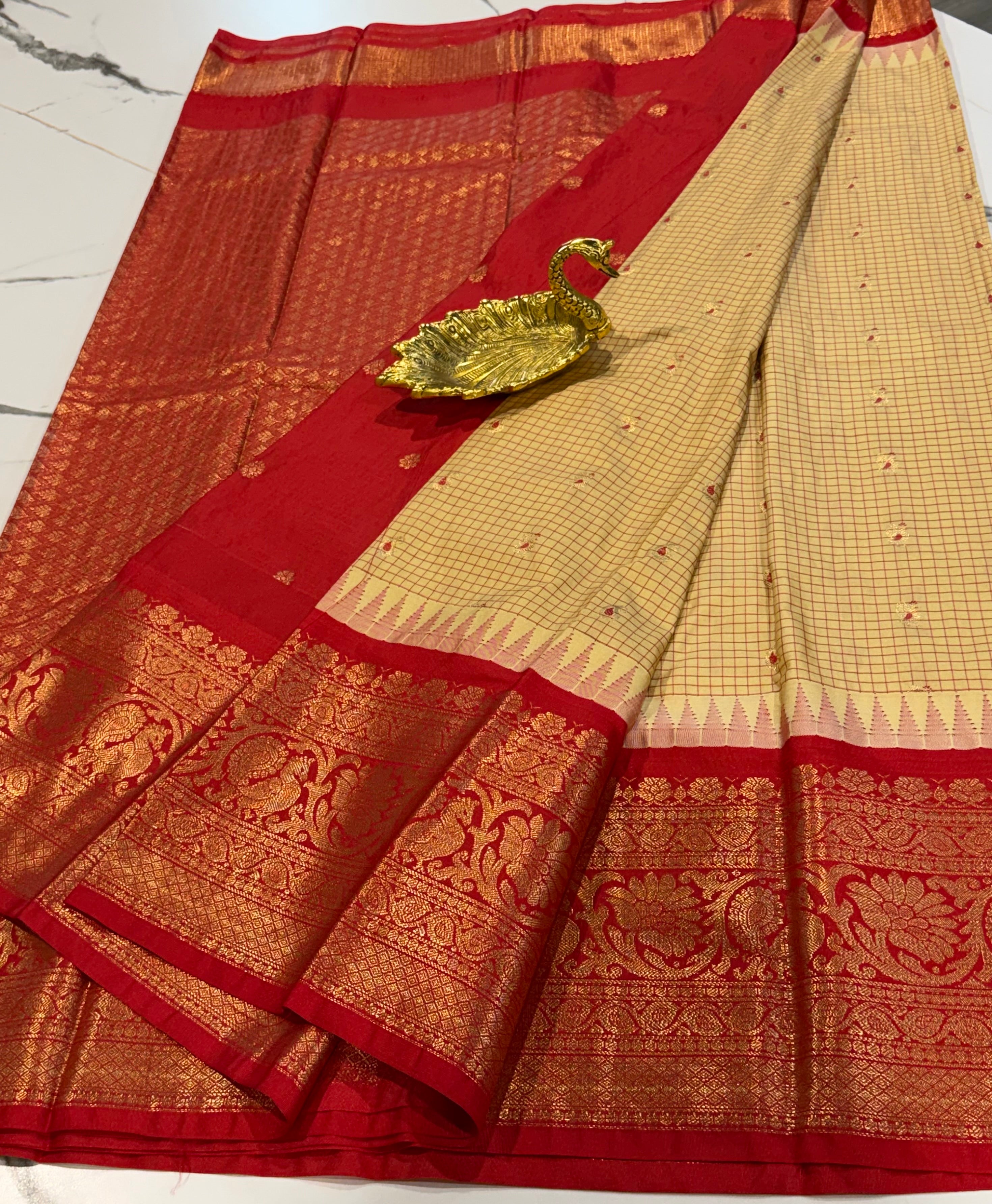 VG2 cream & Red semi Gadwal saree