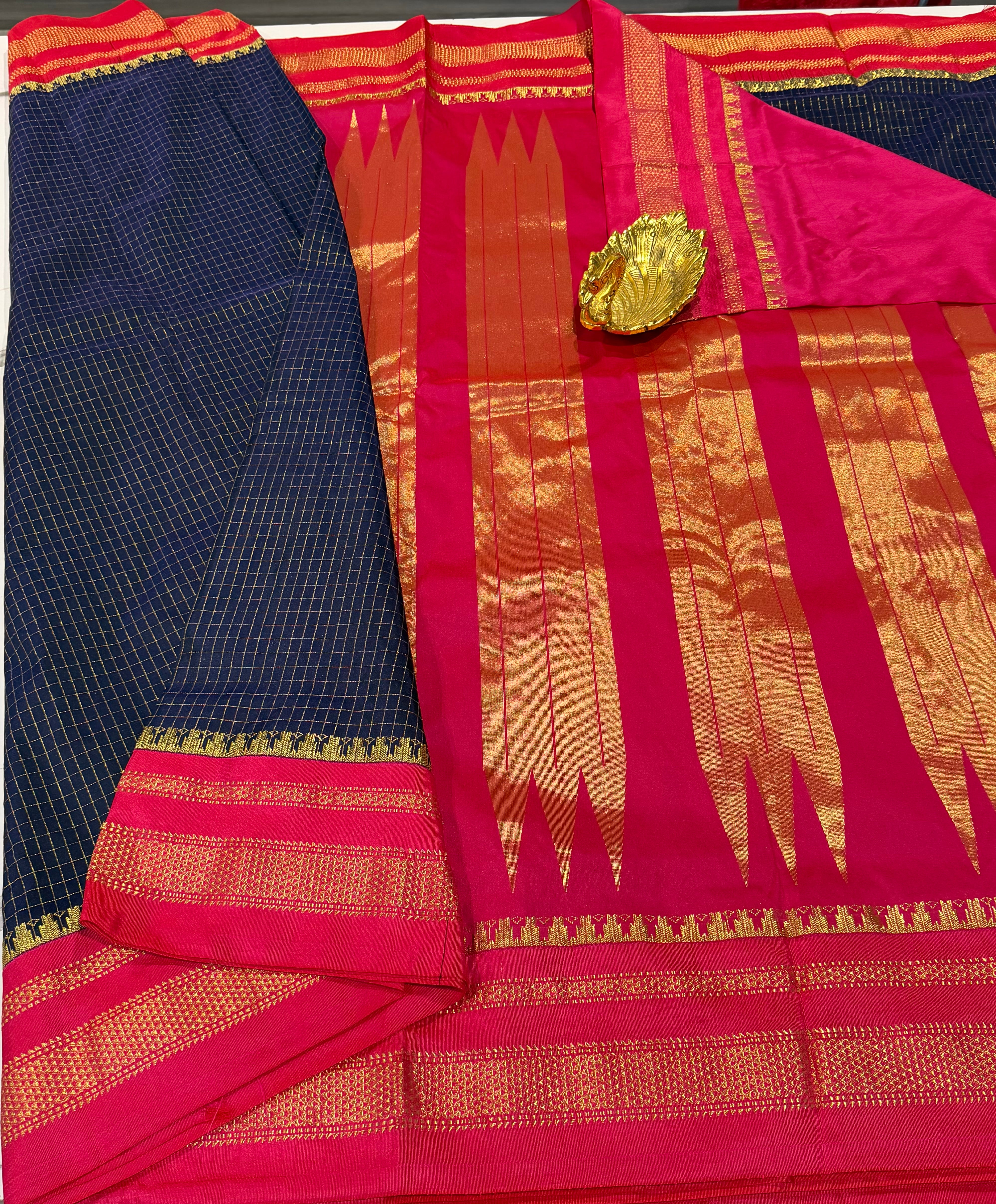 LD-NG25
 dark navi blue and pink border saree