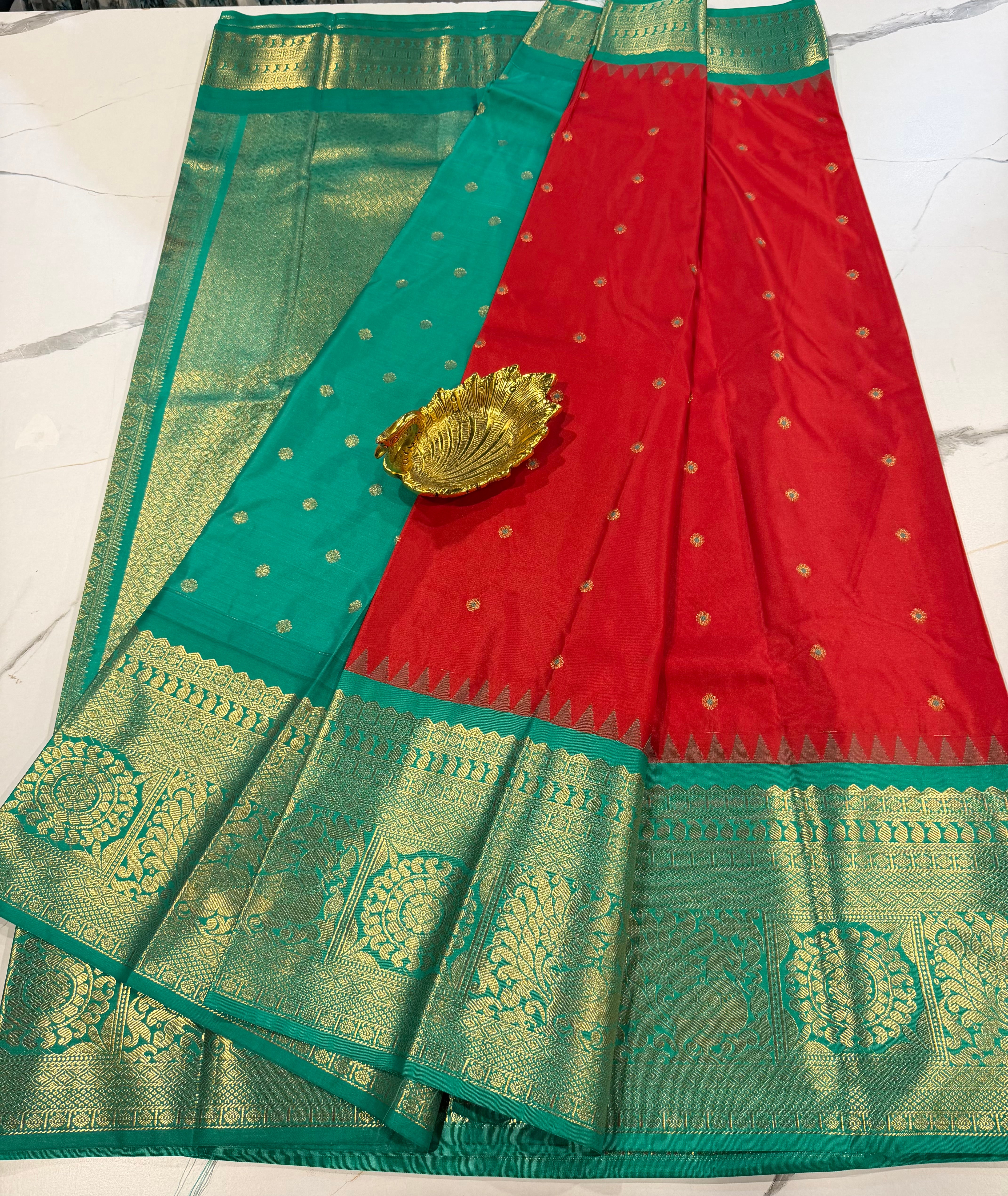 VG2 semi gadwal red and green border saree