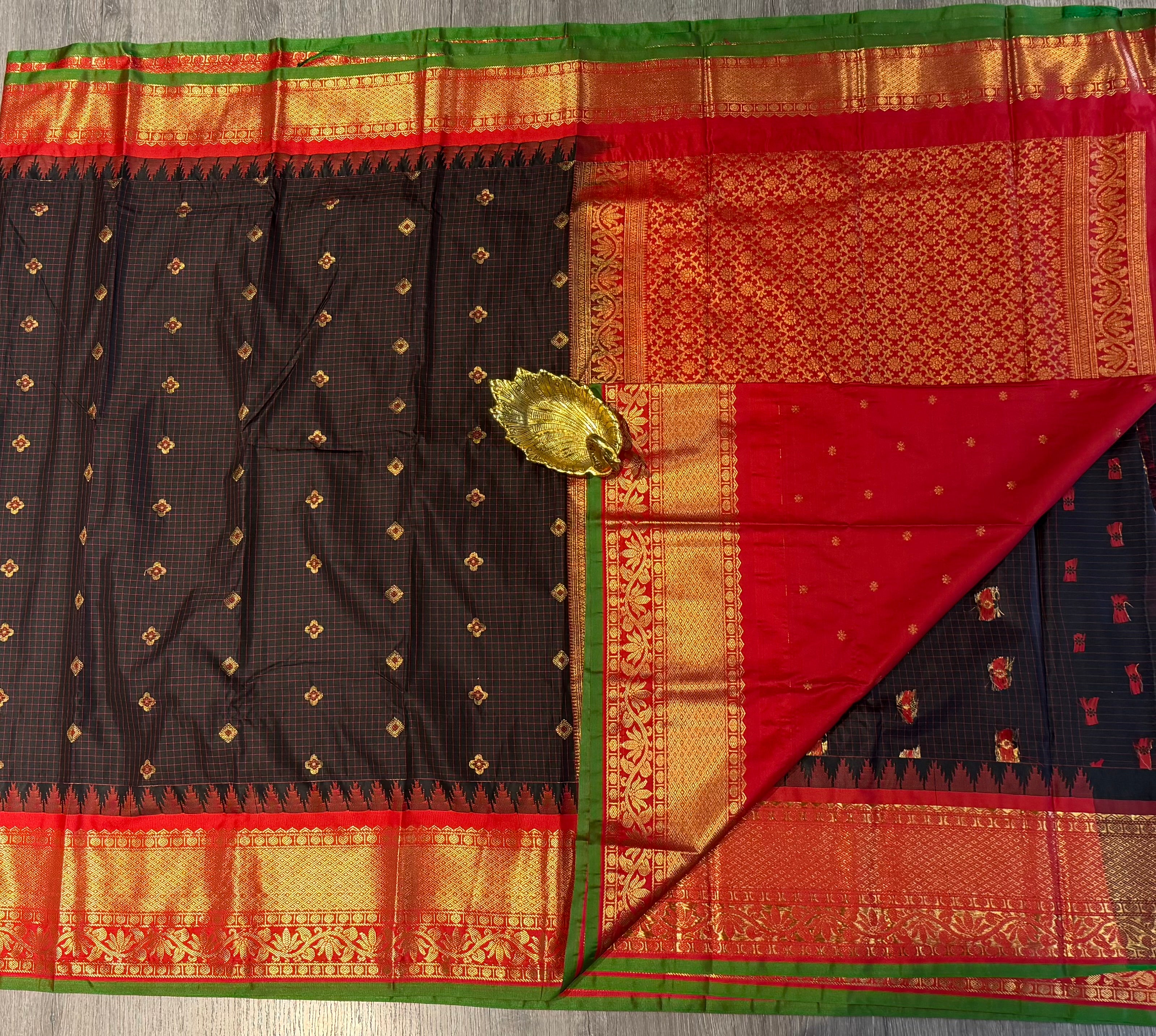 LD-G2299 vintage Semi Gadwal black and red with checks
