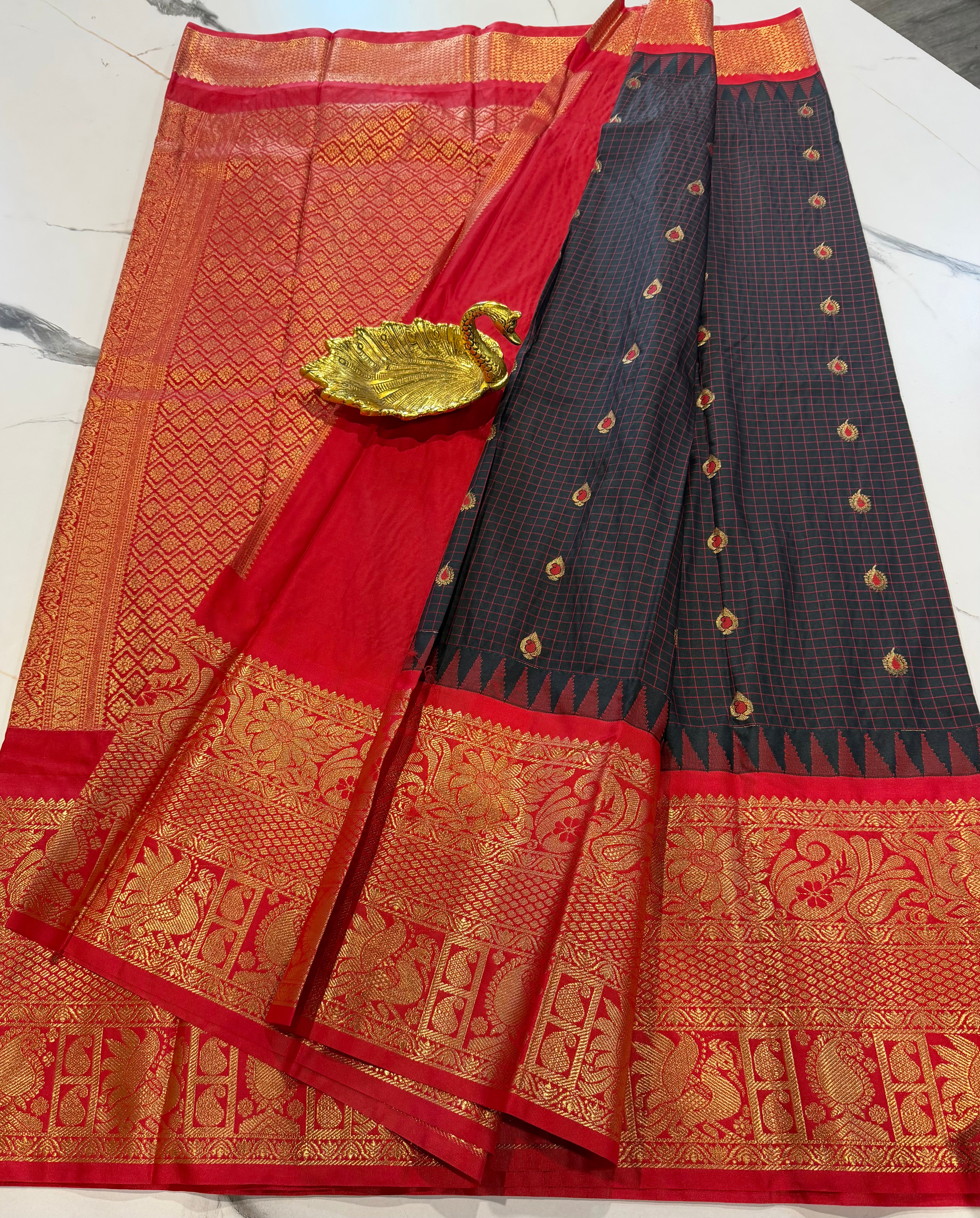 VG2 black & Red semi Gadwal saree