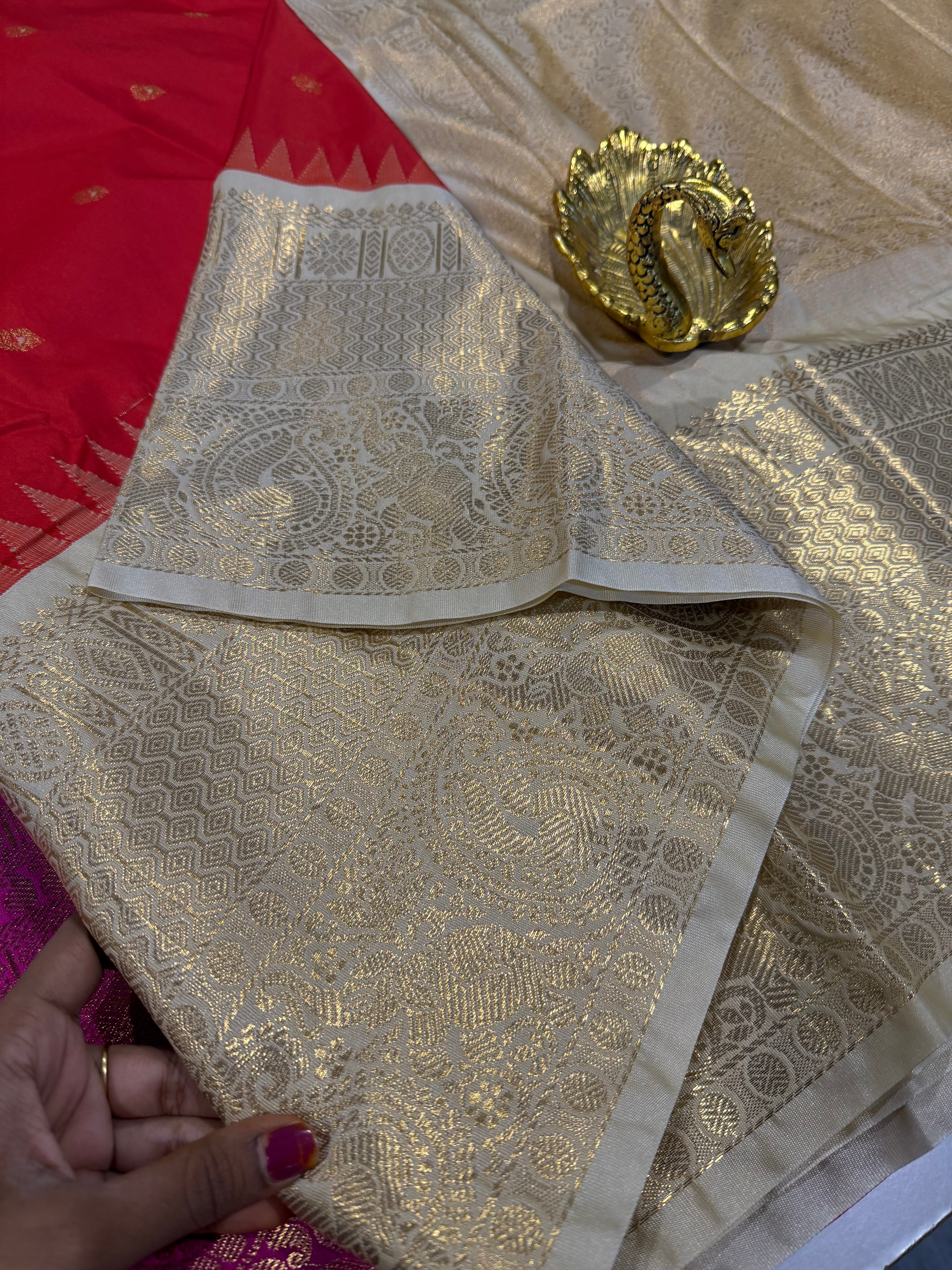 LD-G2299 vintage Semi Gadwal peachish pink and cream Border with butta saree