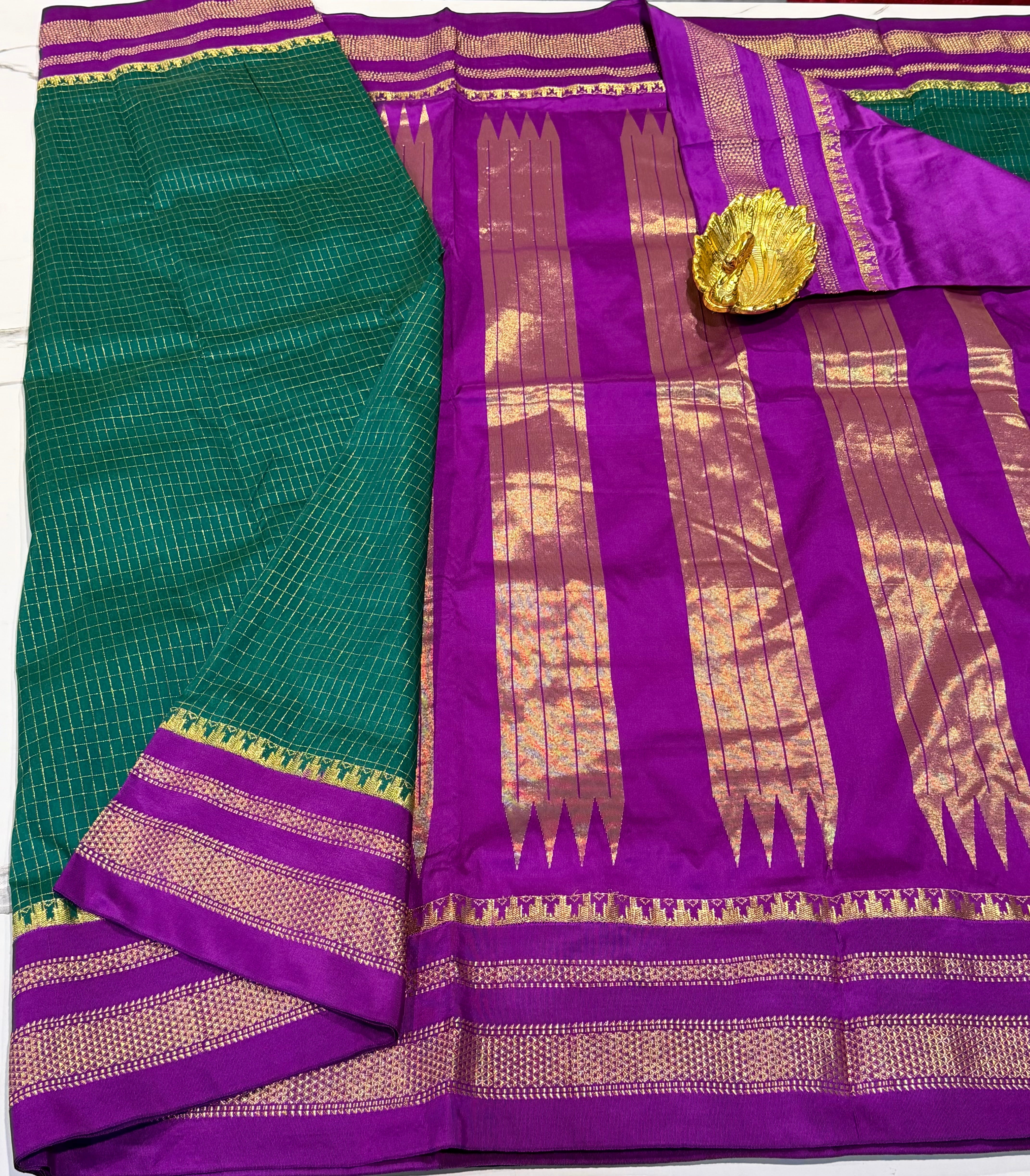 LD-NG25
dark green and purple border saree