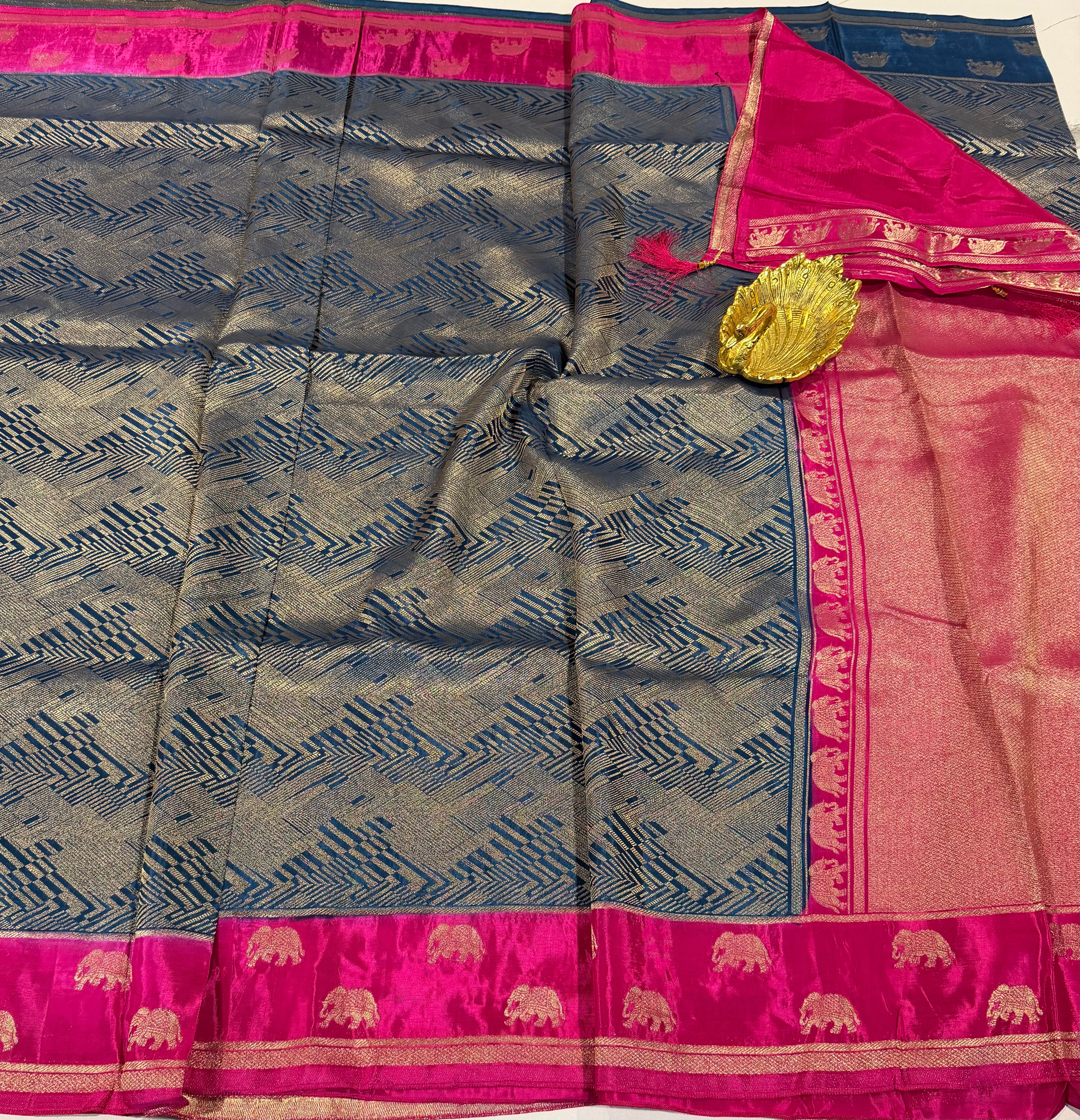 KW-2549 navy blue n pink border saree Kanchi green mango