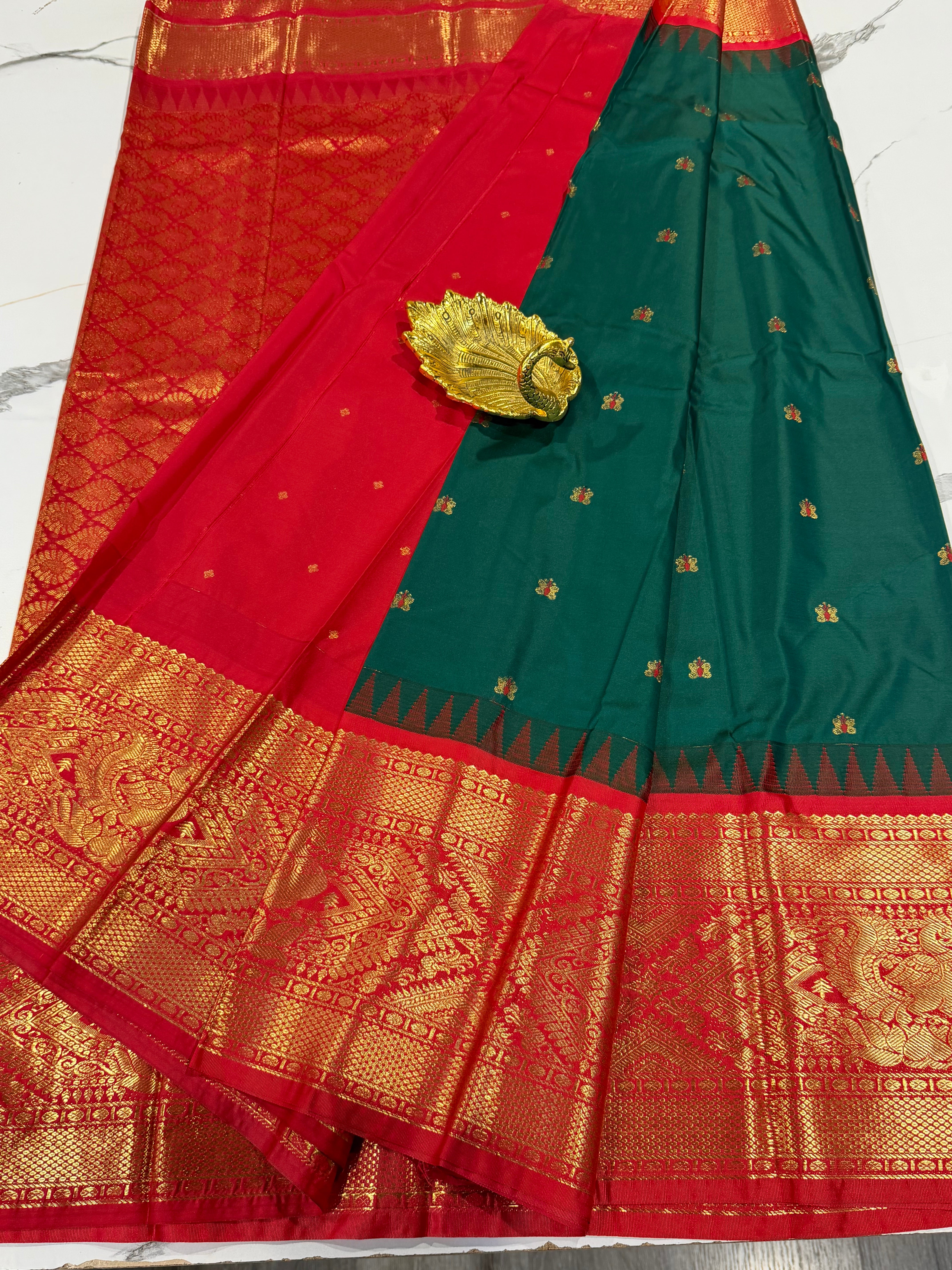 VG2 semi Gadwal bottle green and red border saree