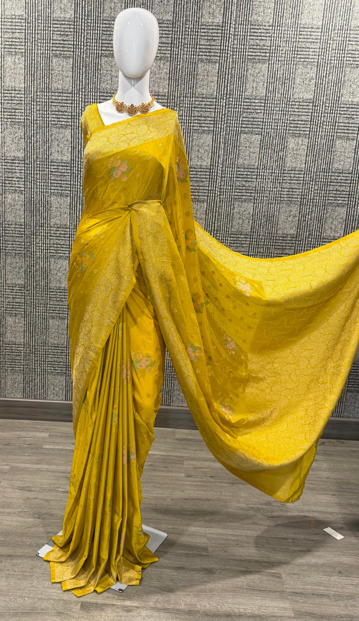 Bz-1850 sampangi benny crepe saree