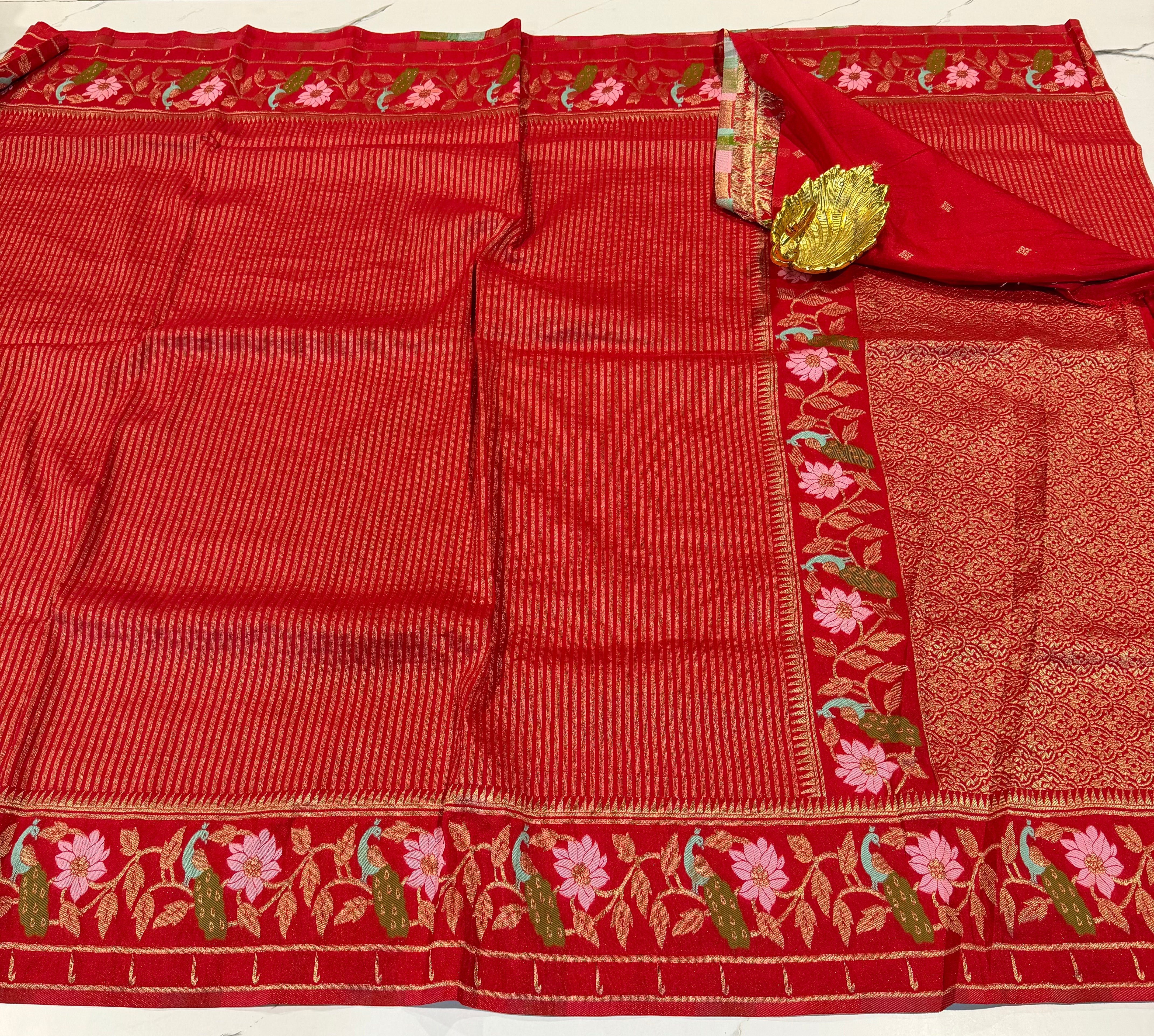 Gv-1950 Red Banaras green mango saree