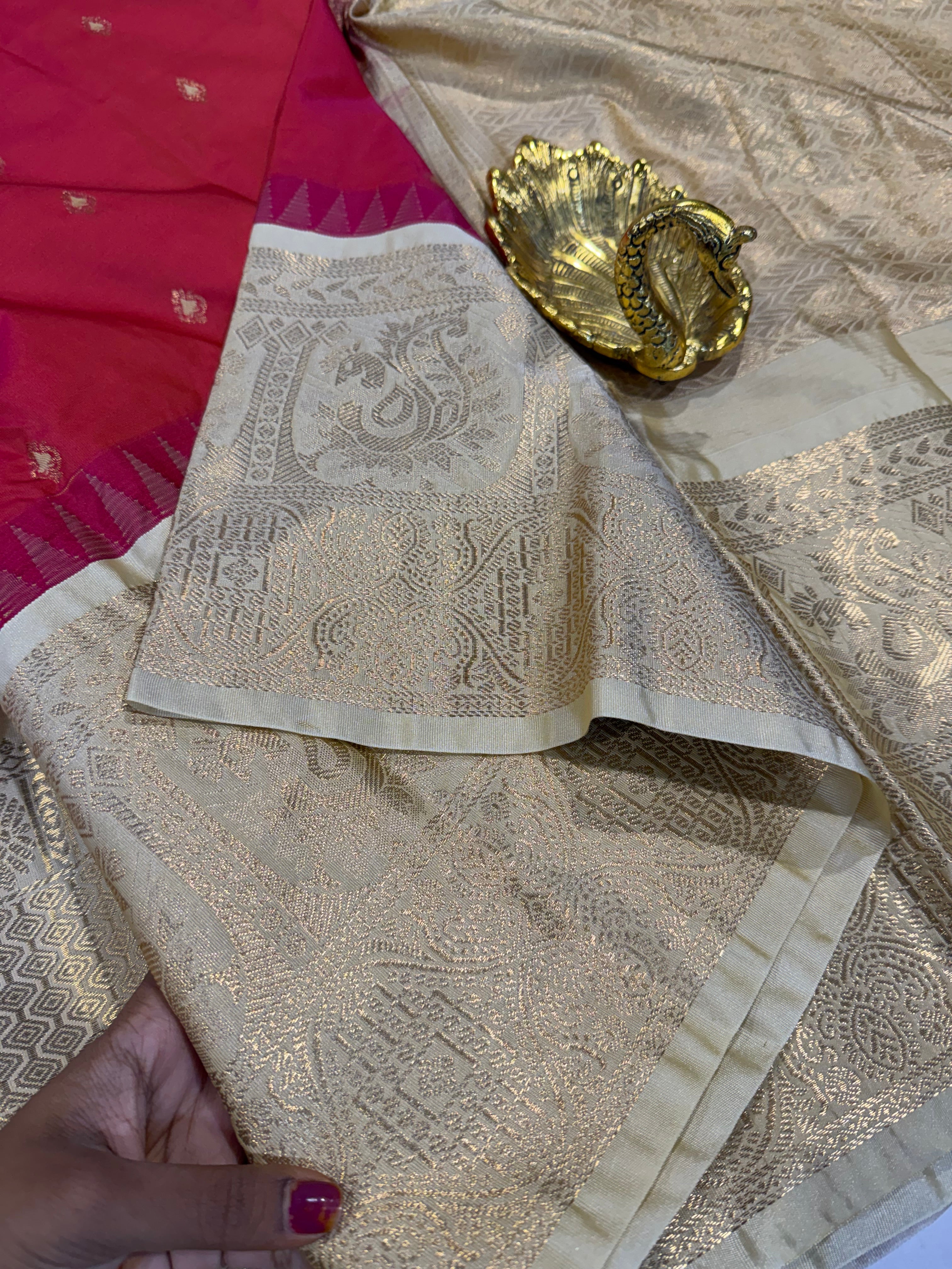LD-G2299 vintage Semi Gadwal red and cream Border with butta saree