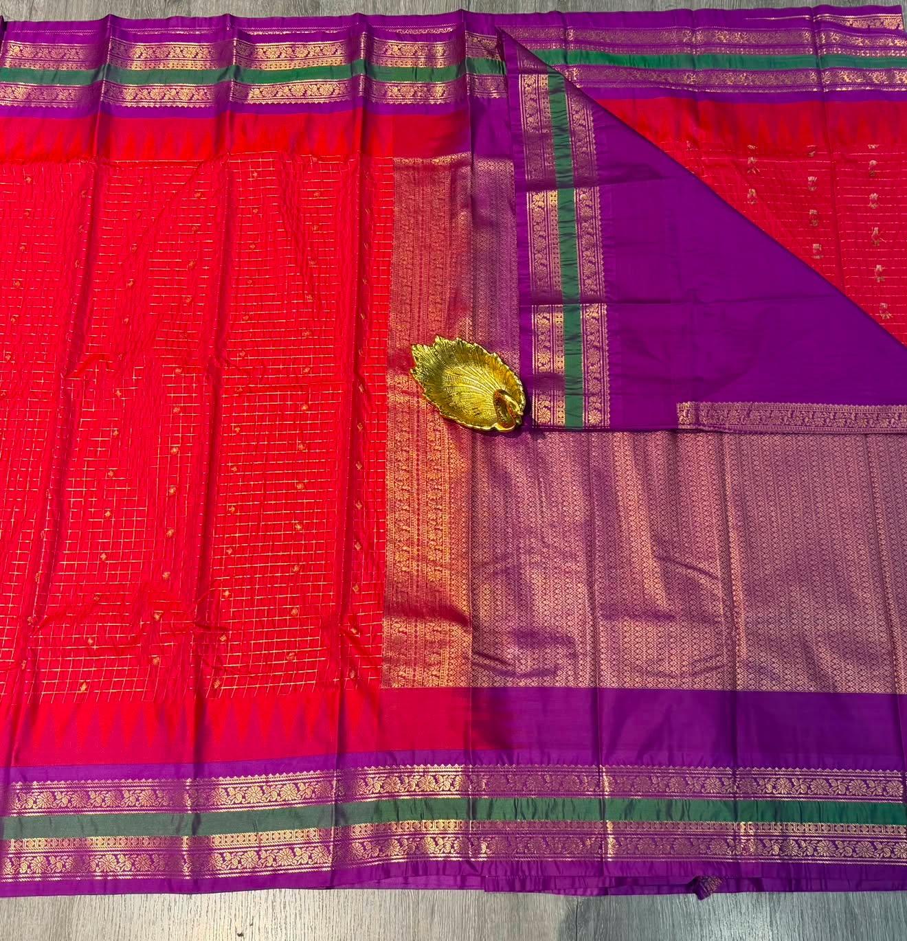 LD-G28 vintage Semi kanchi gadwal chilli red gap boarder with checks