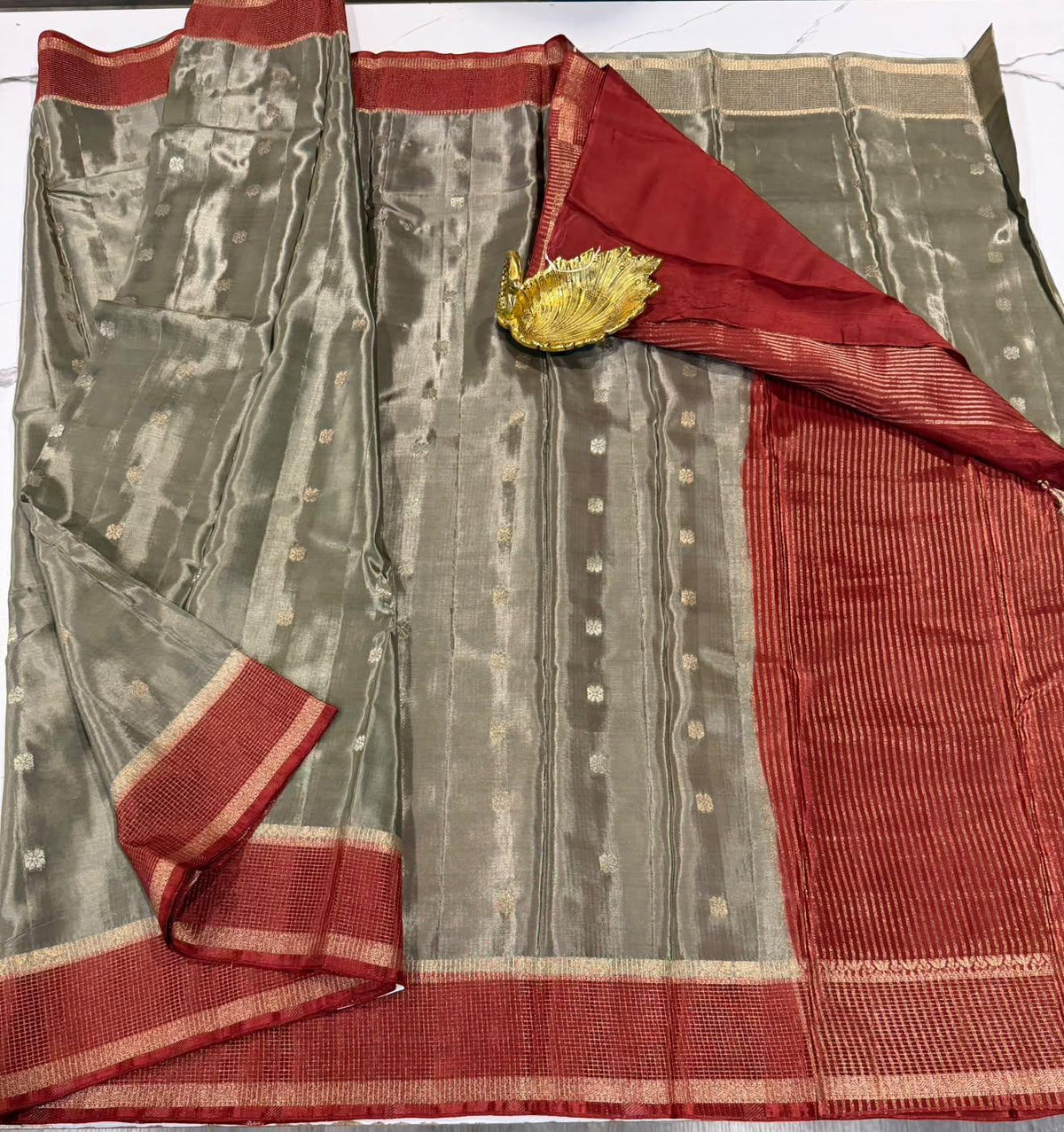 HC -2400 silver n red colour Banaras viscous crep saree