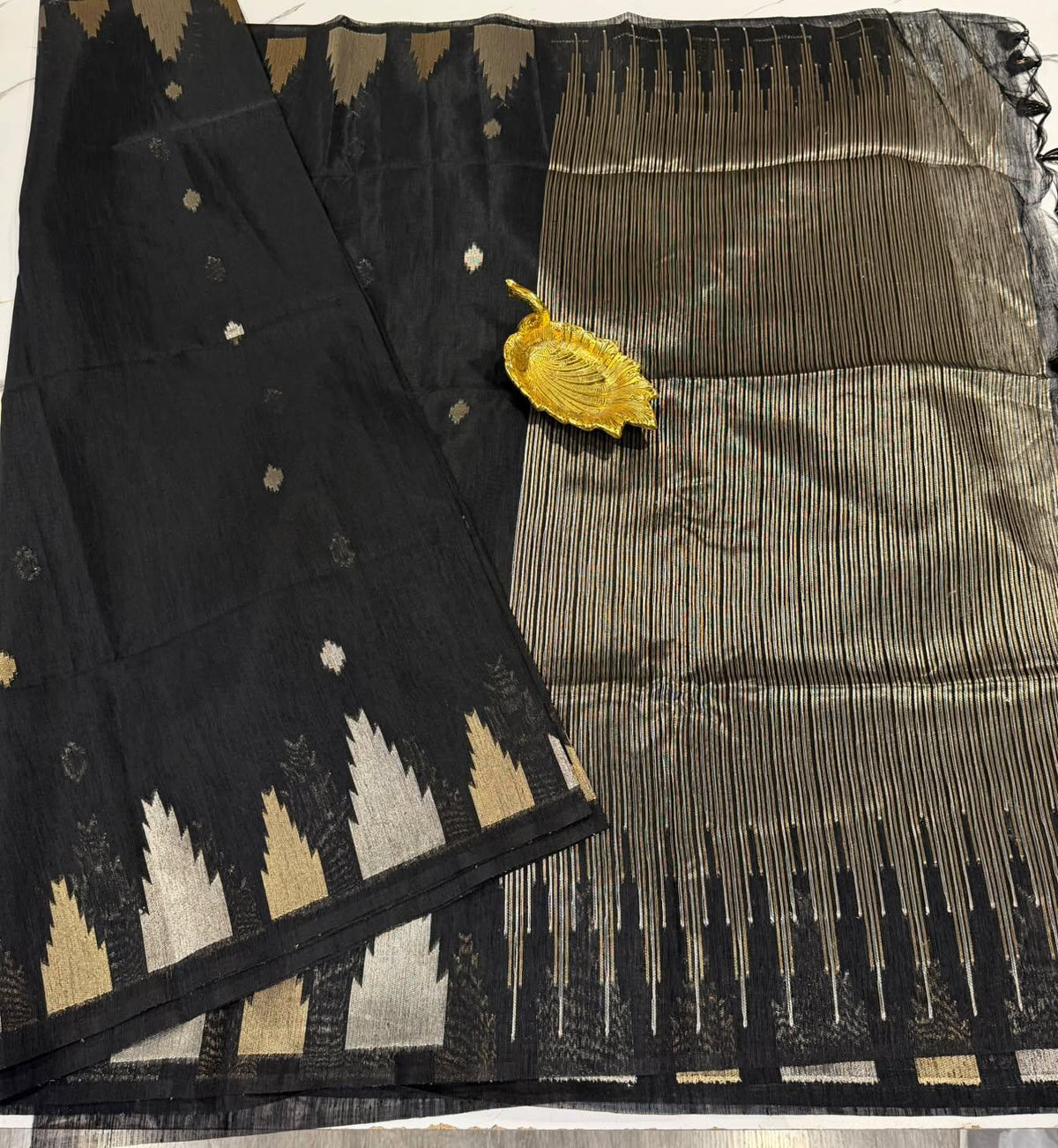 TL-1550 Black k colour Linen jamdani temple saree