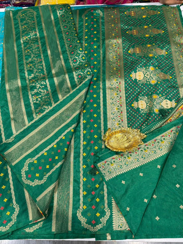 Mc-1399 Dark green colour Moonga crepe vertical lines saree