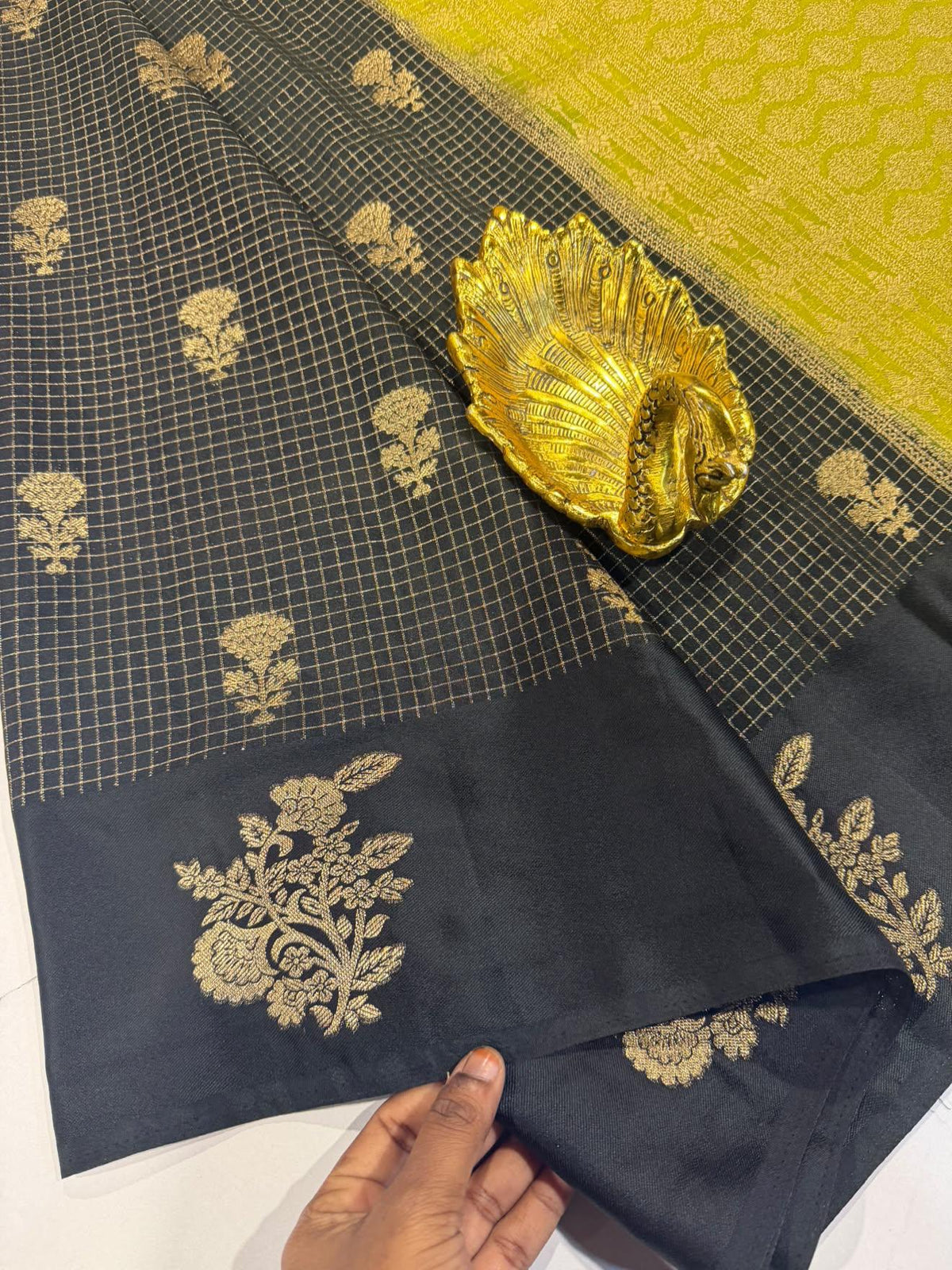 L-2050 Pesara green nd Black colour Georgette satin borders saree