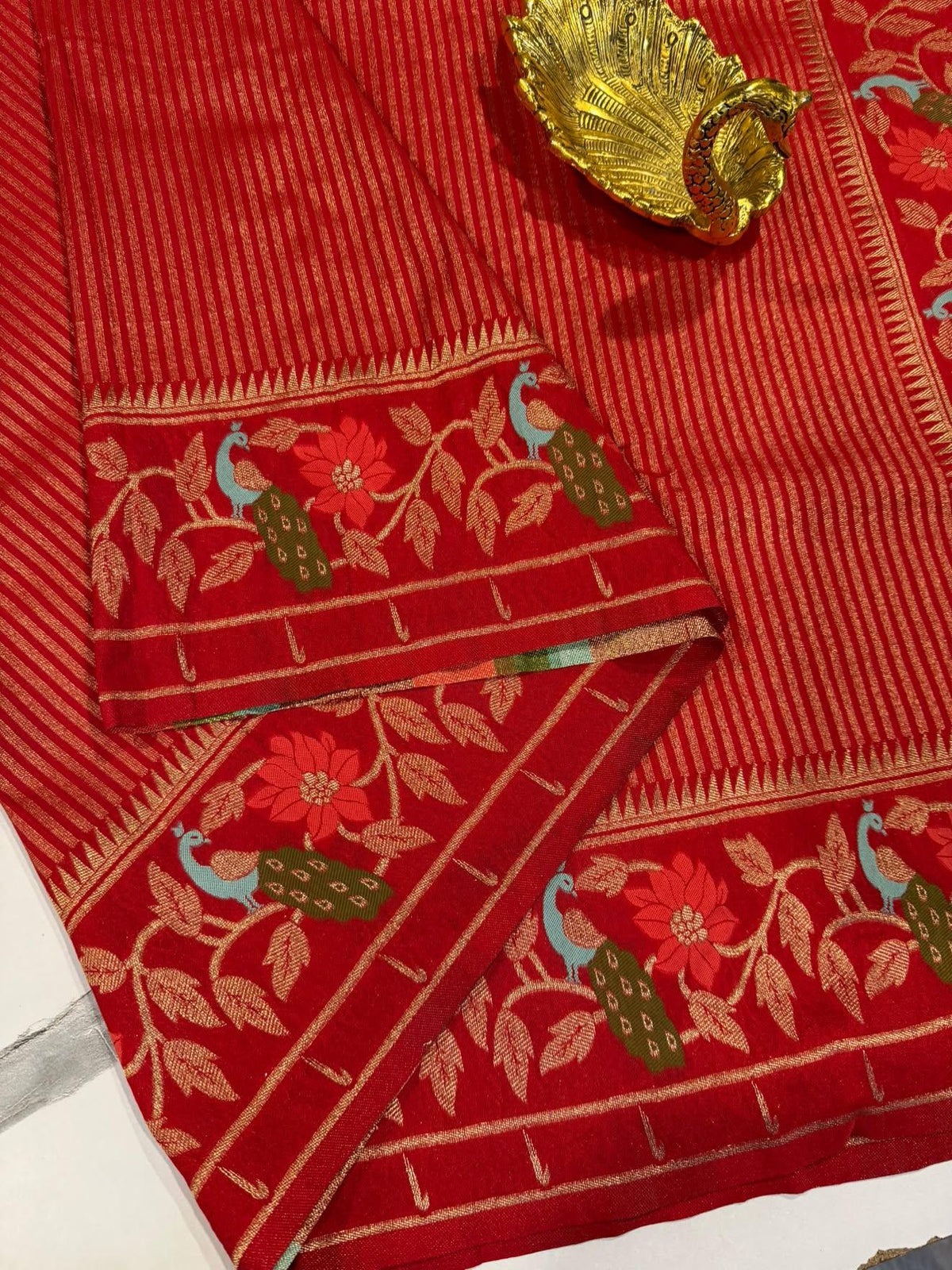 Gv-1950 Red colour Banaras red flowers green mango saree